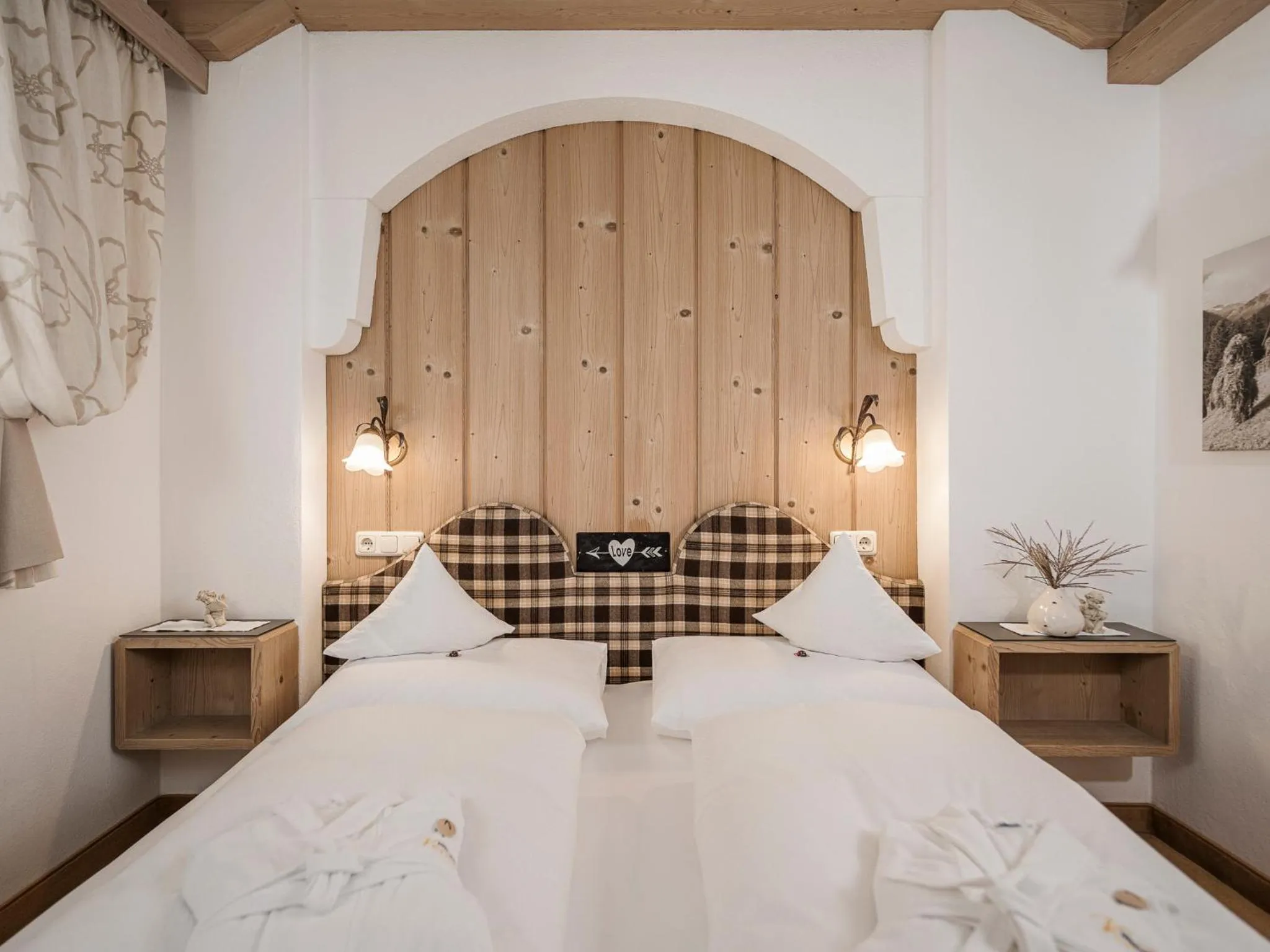 Bedroom, Bed in Apparthotel "Landhaus Veronika"