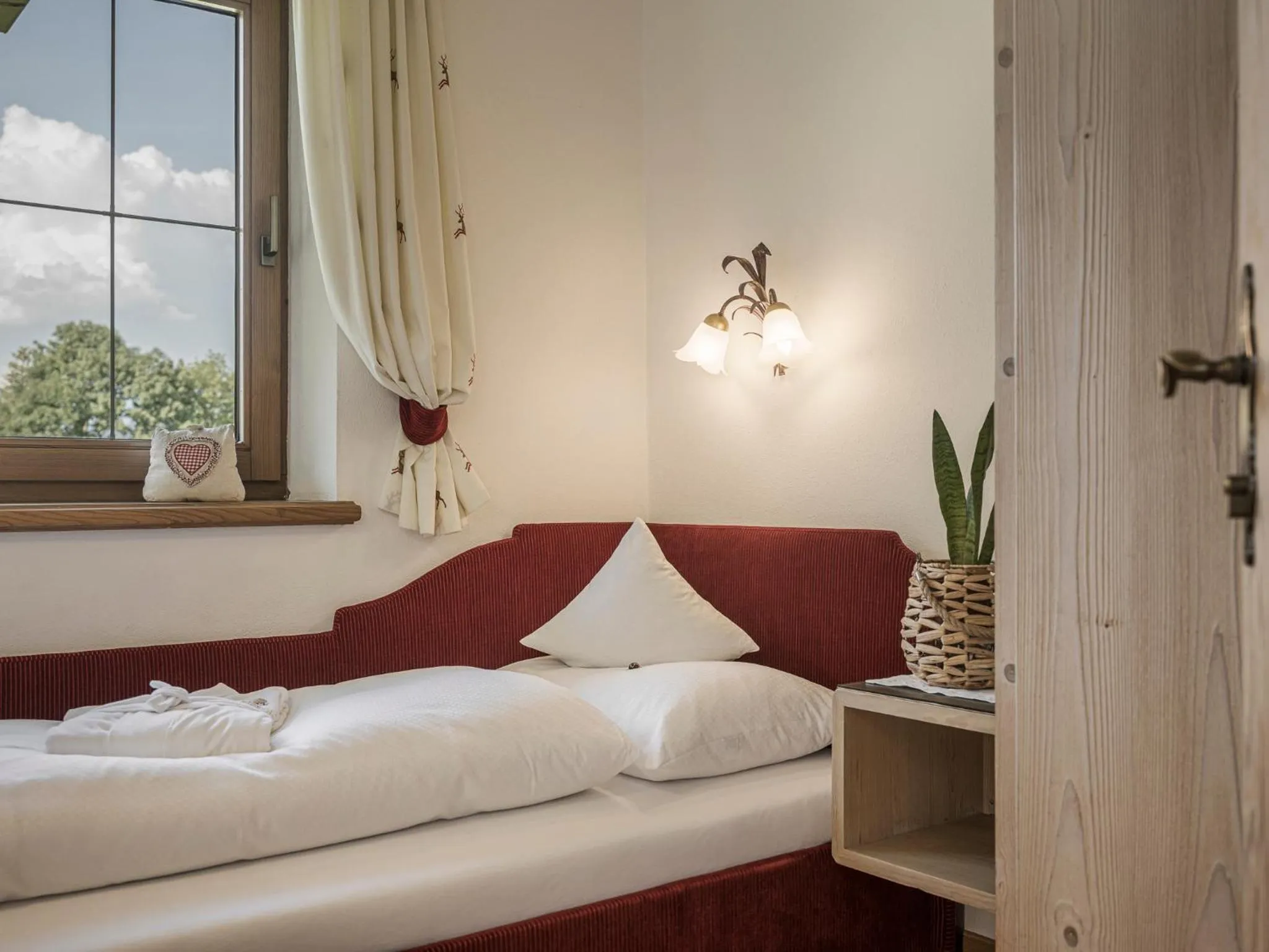 Bedroom, Bed in Apparthotel "Landhaus Veronika"