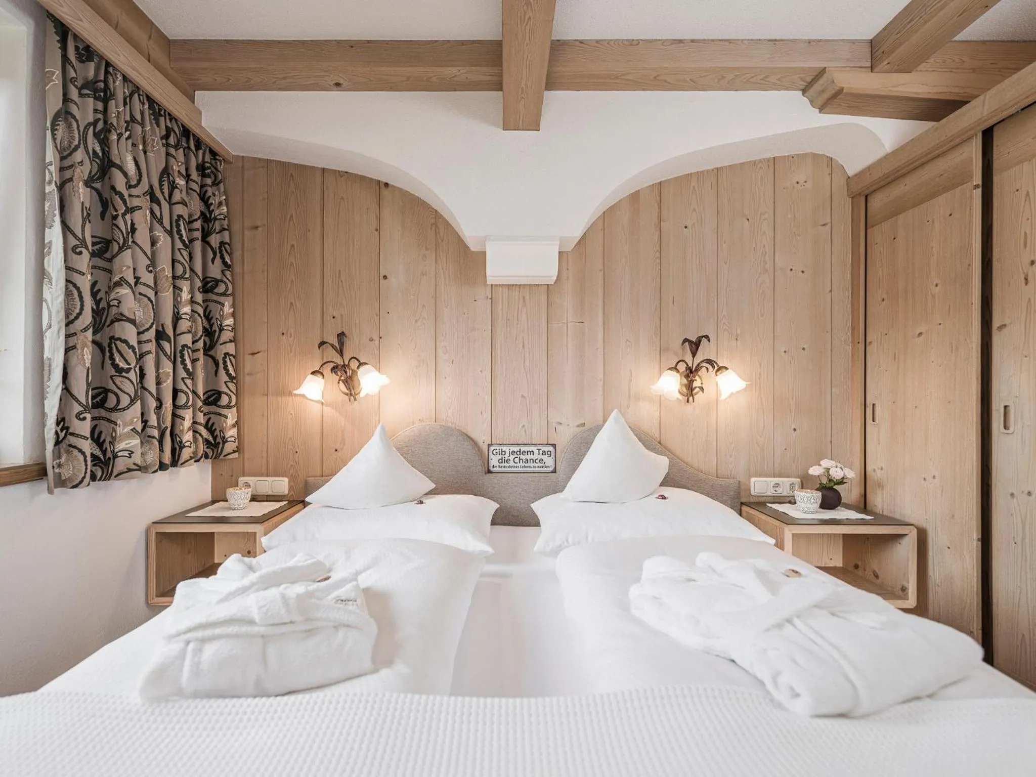 Bedroom, Bed in Apparthotel "Landhaus Veronika"