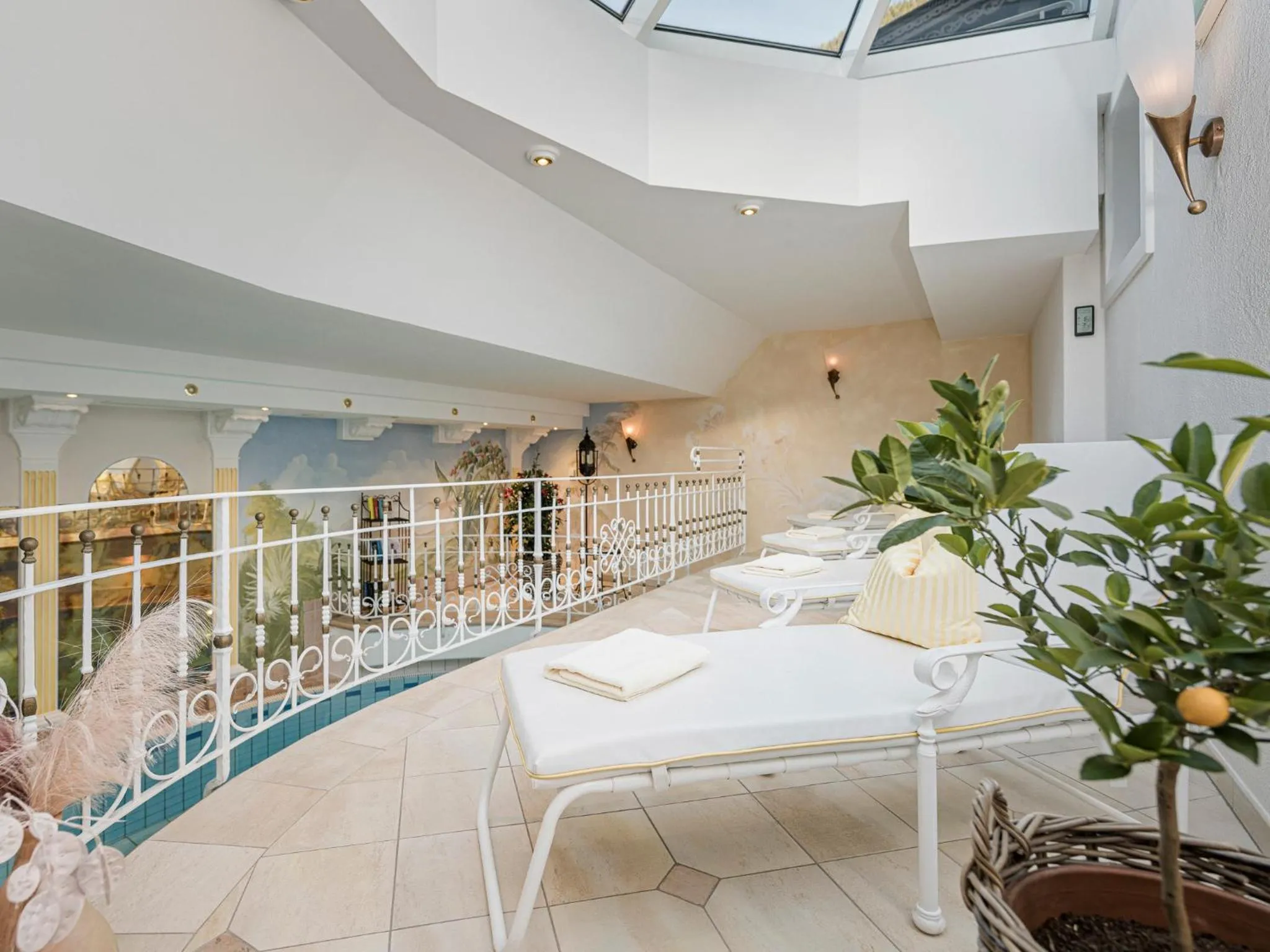 Swimming pool in Apparthotel "Landhaus Veronika"