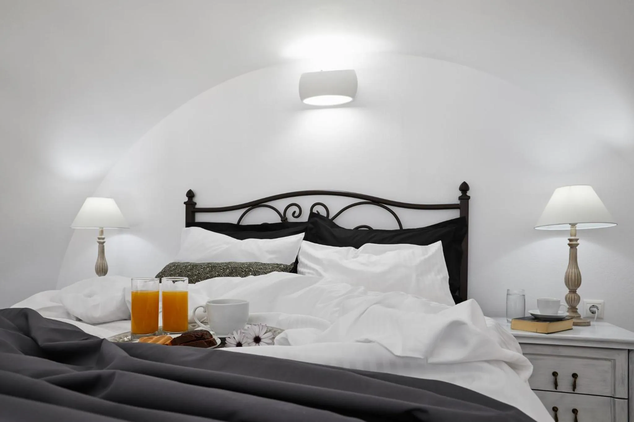 Time of day, Bed in Golden East