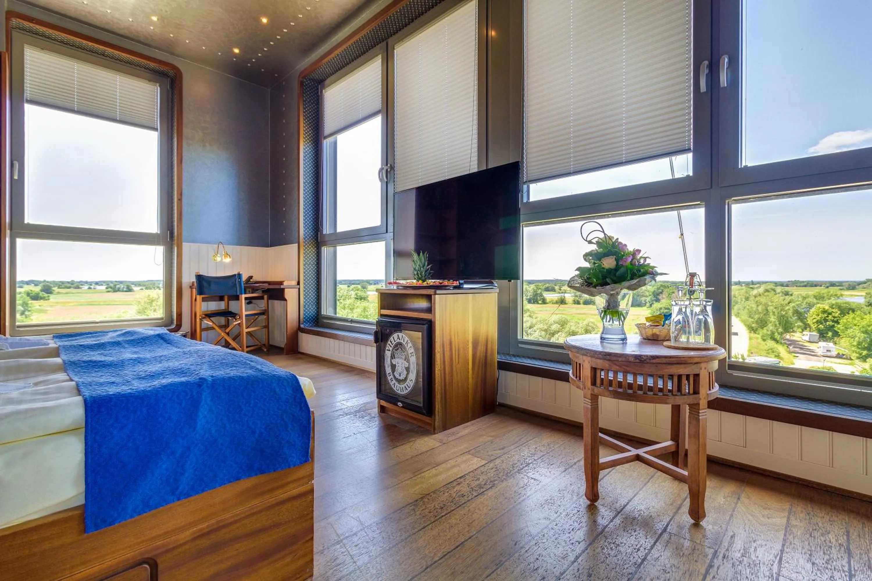 Photo of the whole room, Bed in Hotel Dömitzer Hafen