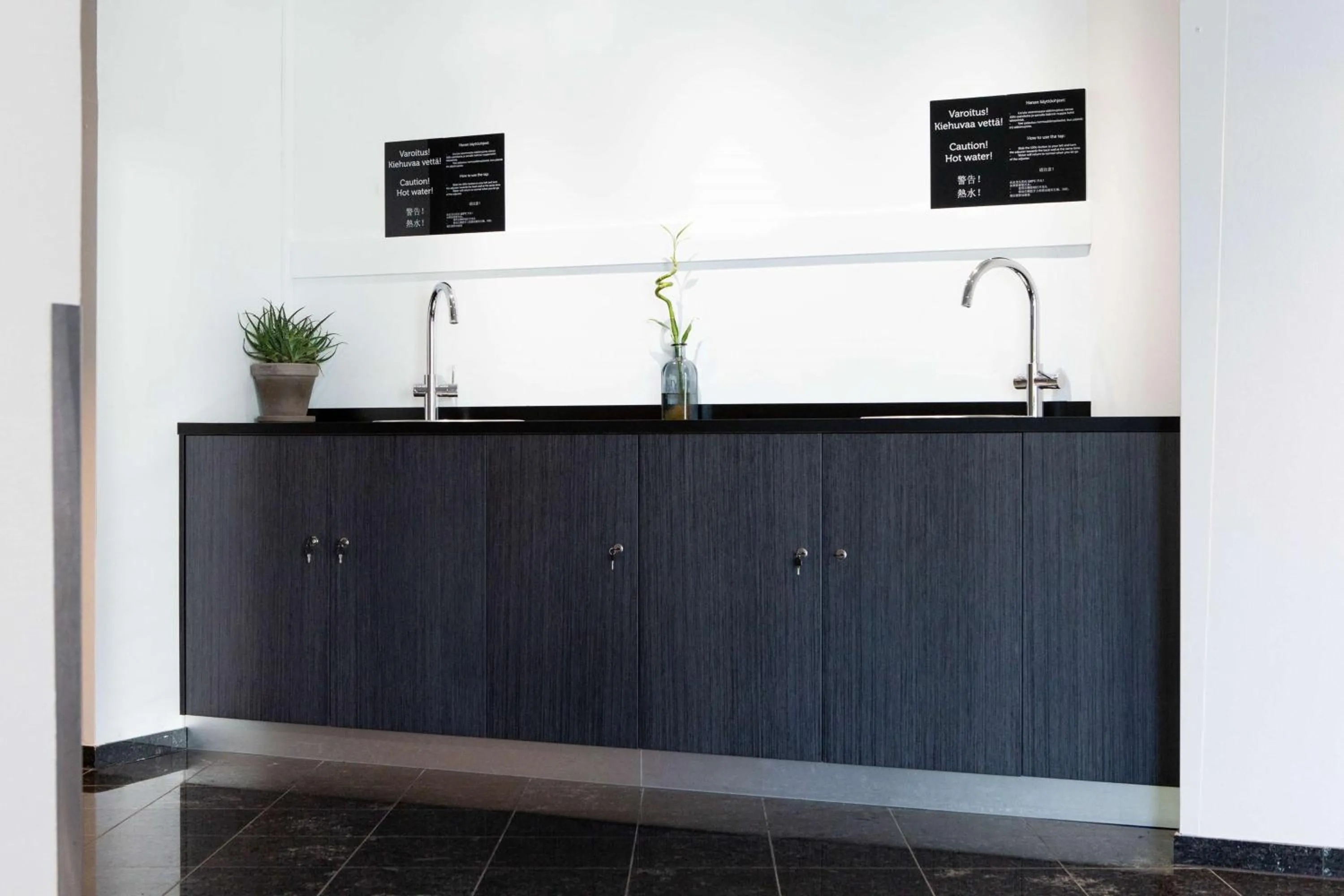 Lobby or reception in Scandic Helsinki Aviapolis