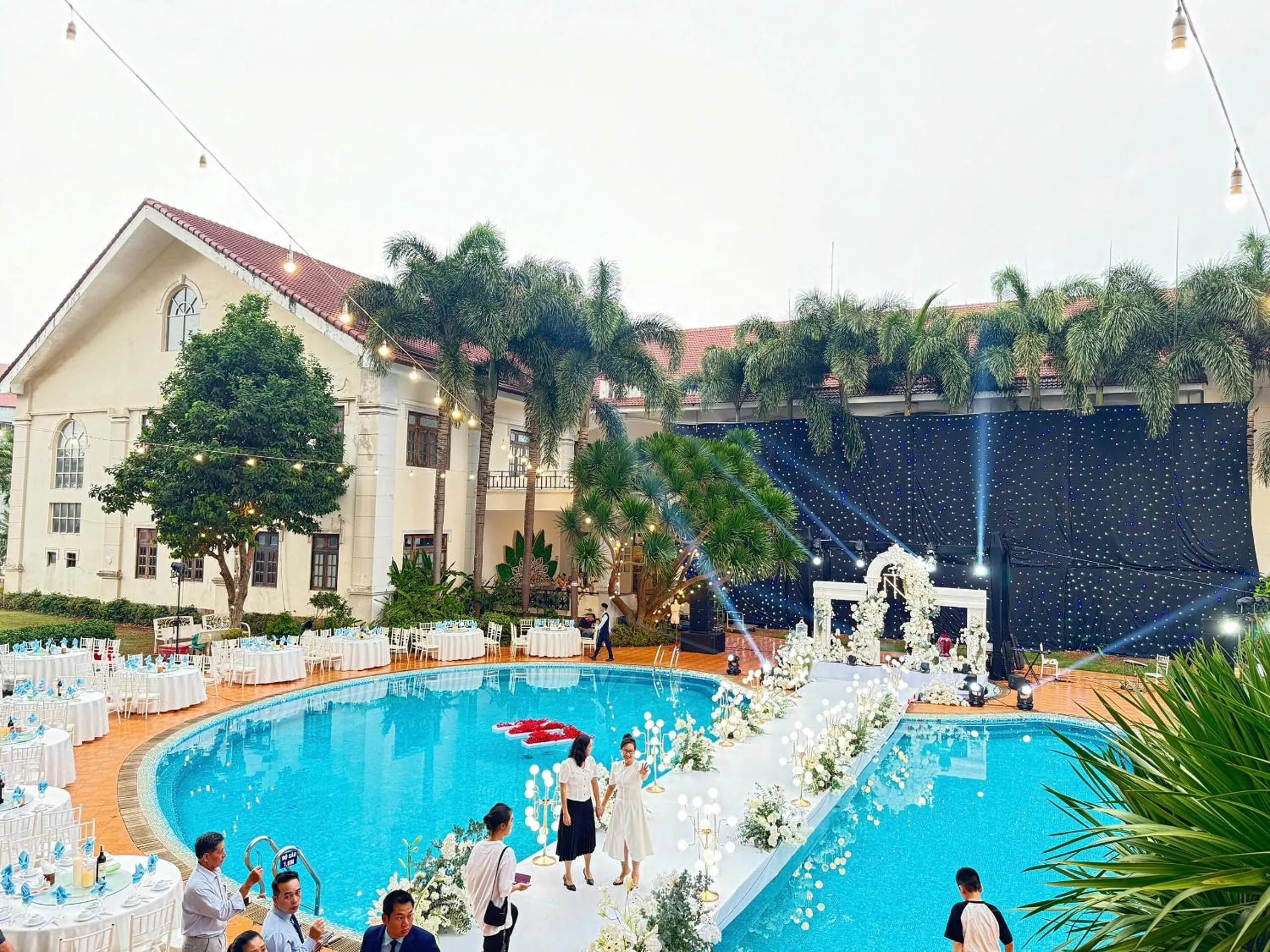 Swimming pool in Dakruco Hotel