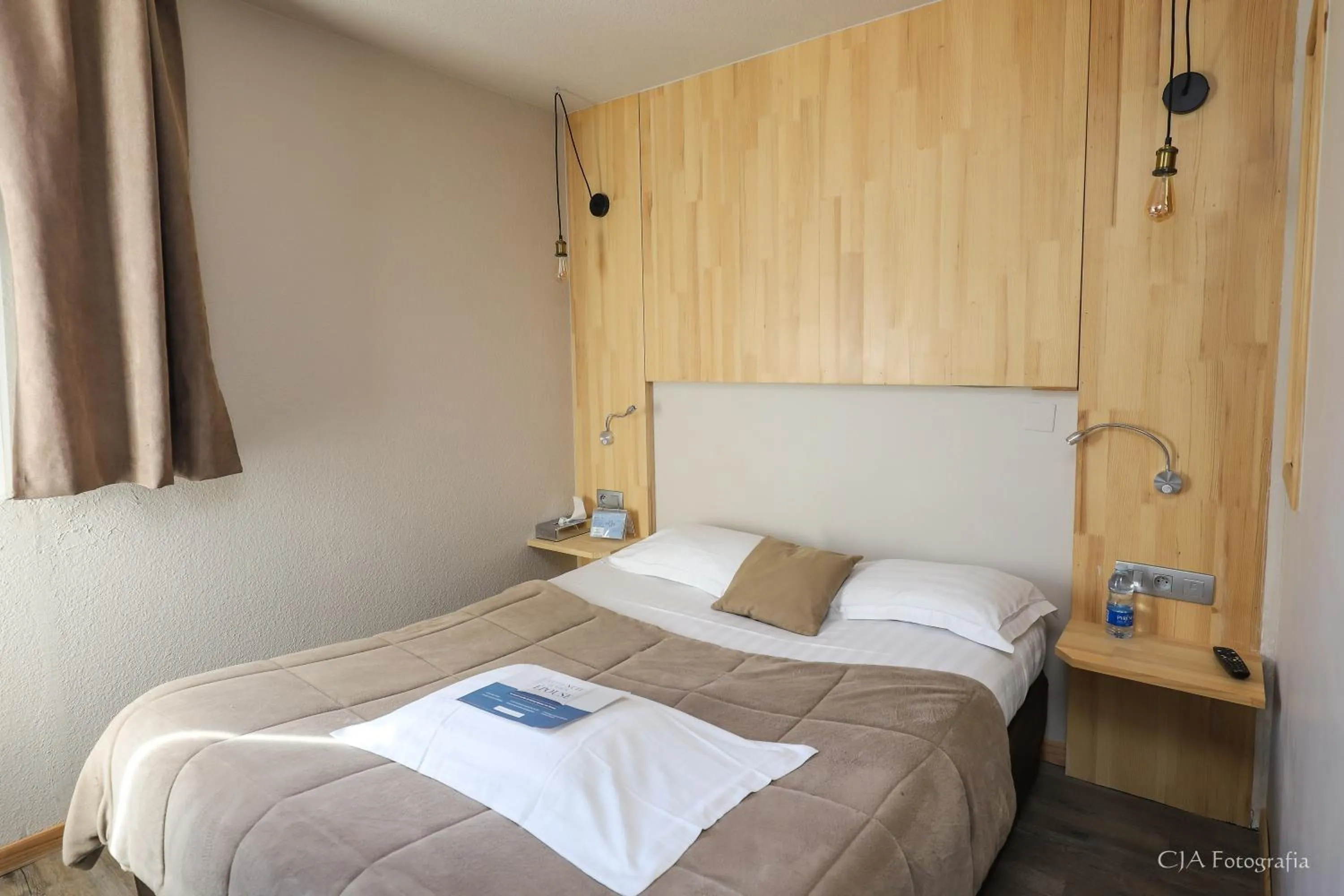 Bed in Hotel Restaurant Kyriad Brive Centre