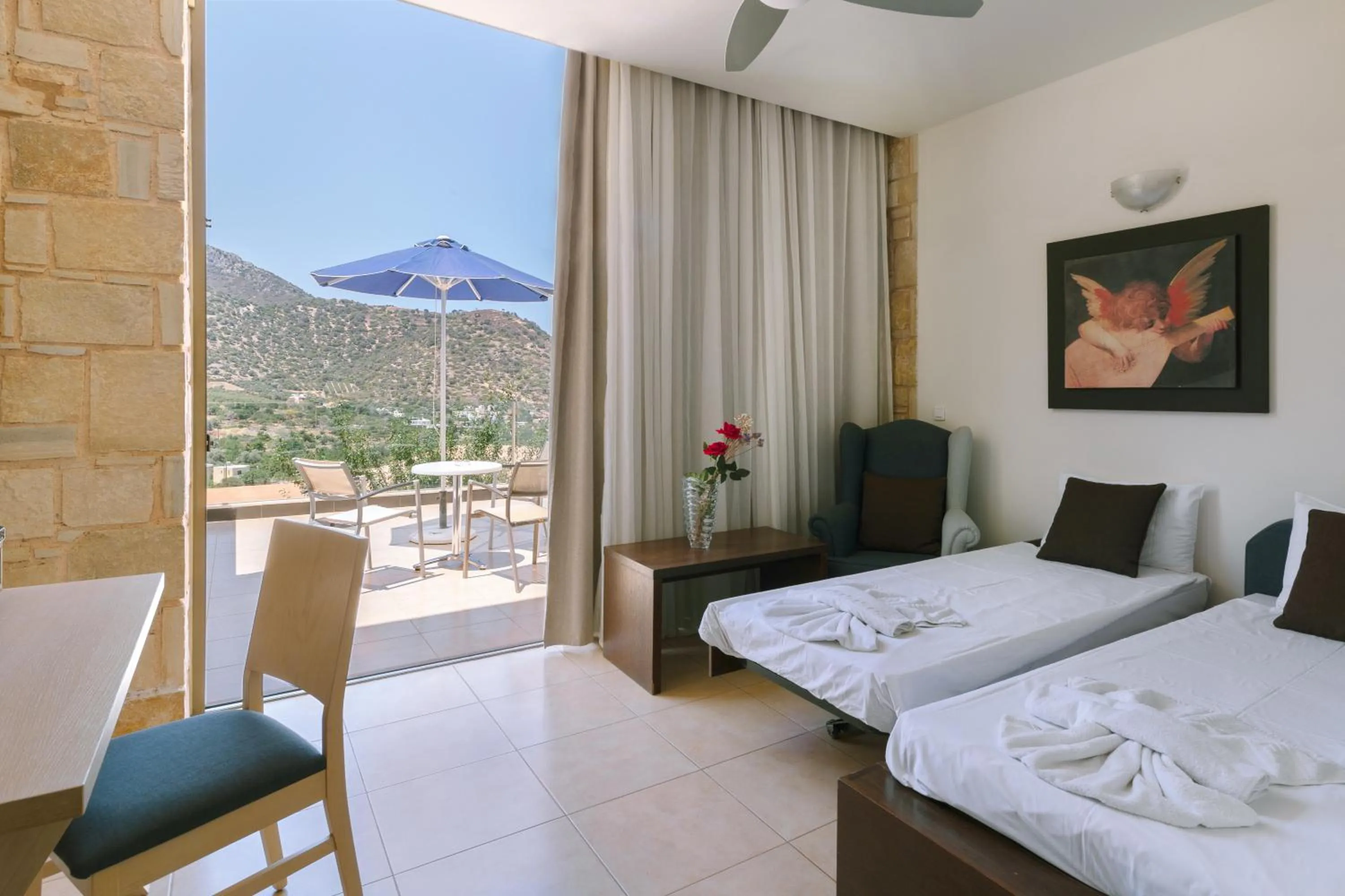 Bed in Filion Suites Resort & Spa