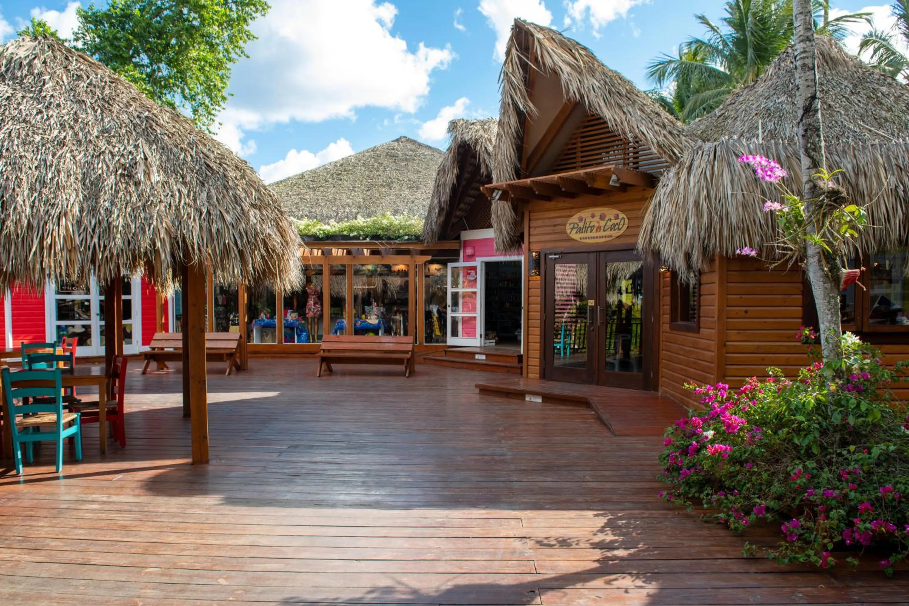 On-site shops in Viva Dominicus Palace by Wyndham, A Trademark All Inclusive