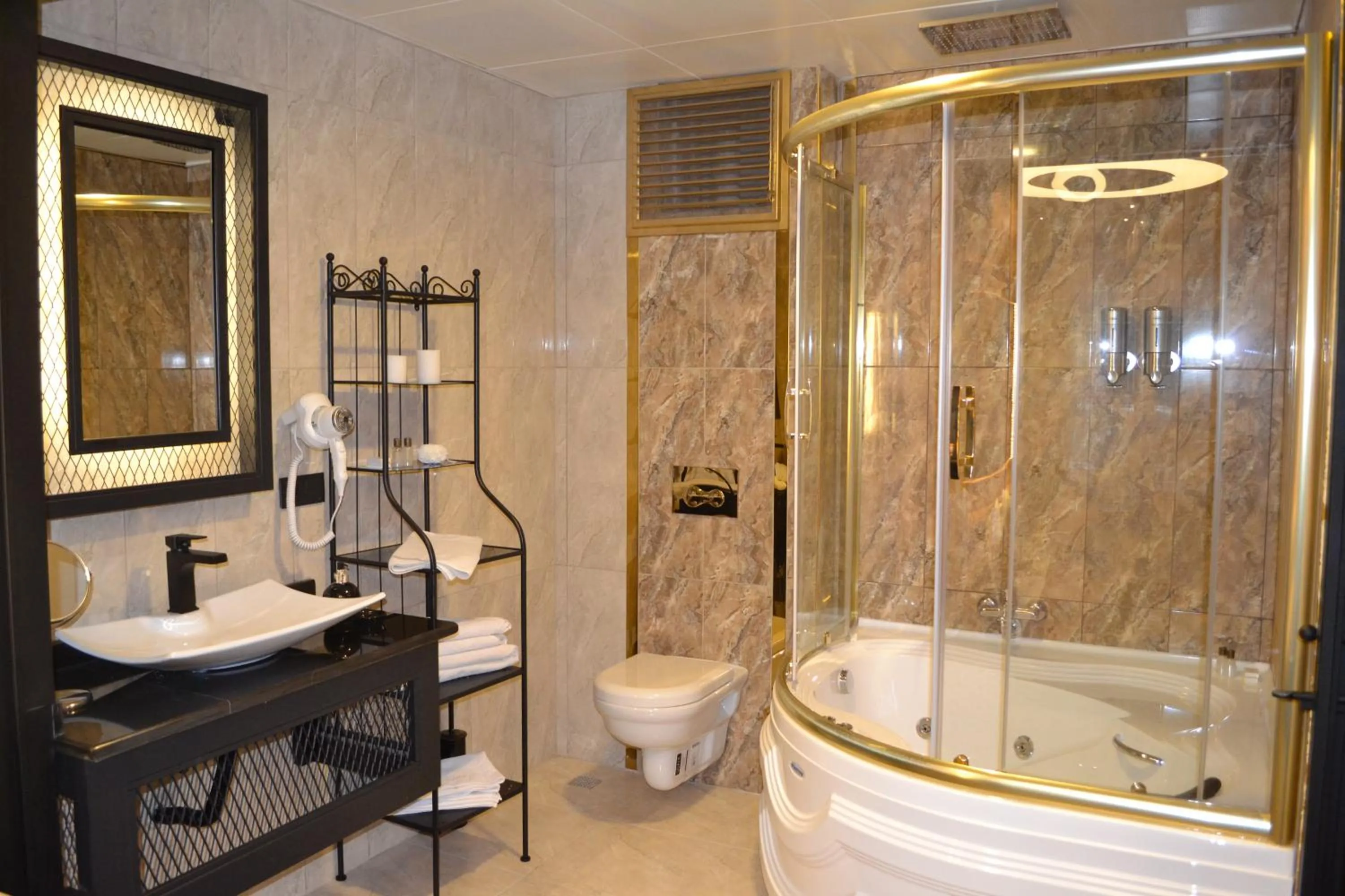 Shower in Gumus Palace Suites