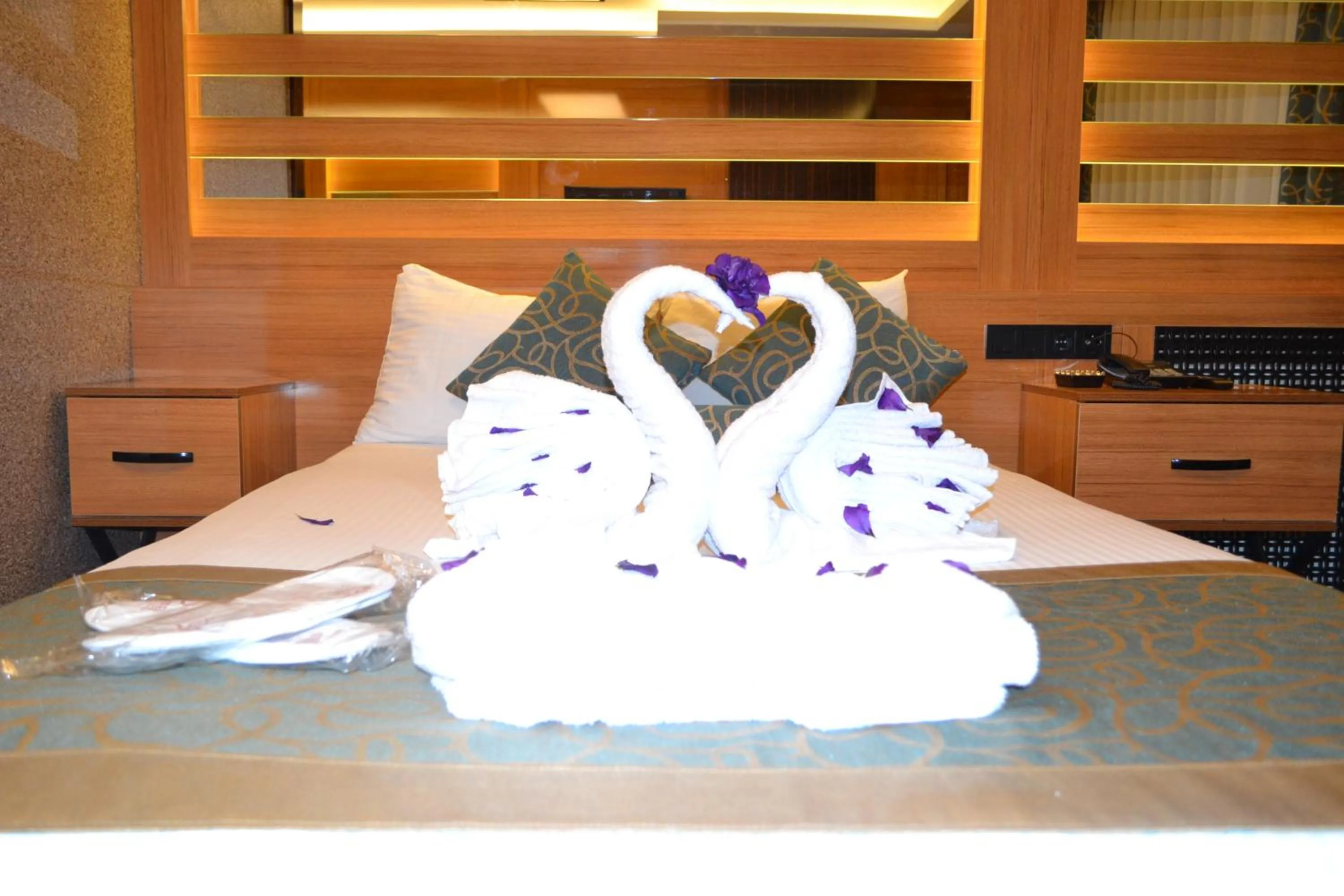 Photo of the whole room, Bed in Gumus Palace Suites