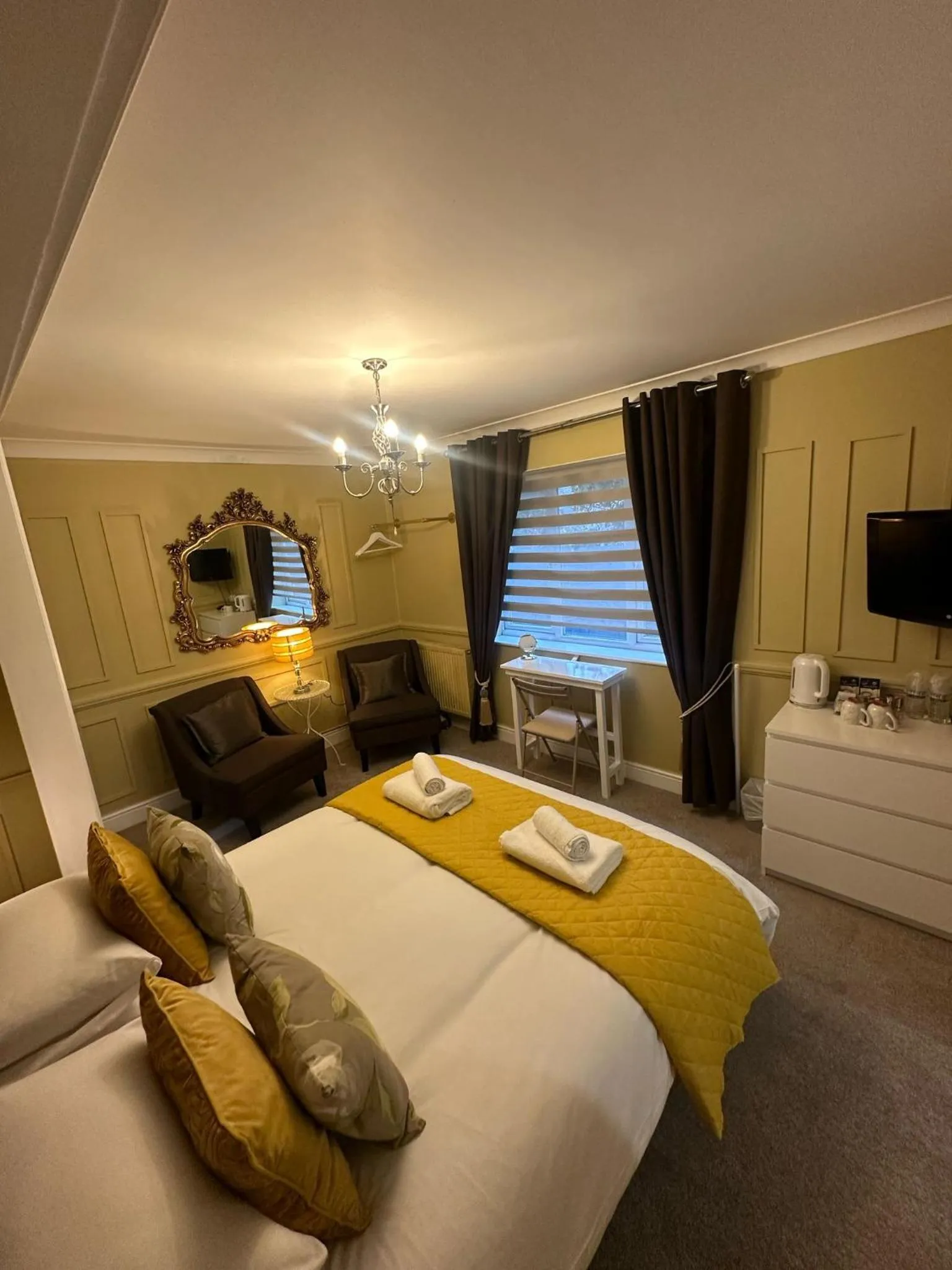 Bed in The Cambridge Guest House by Tas