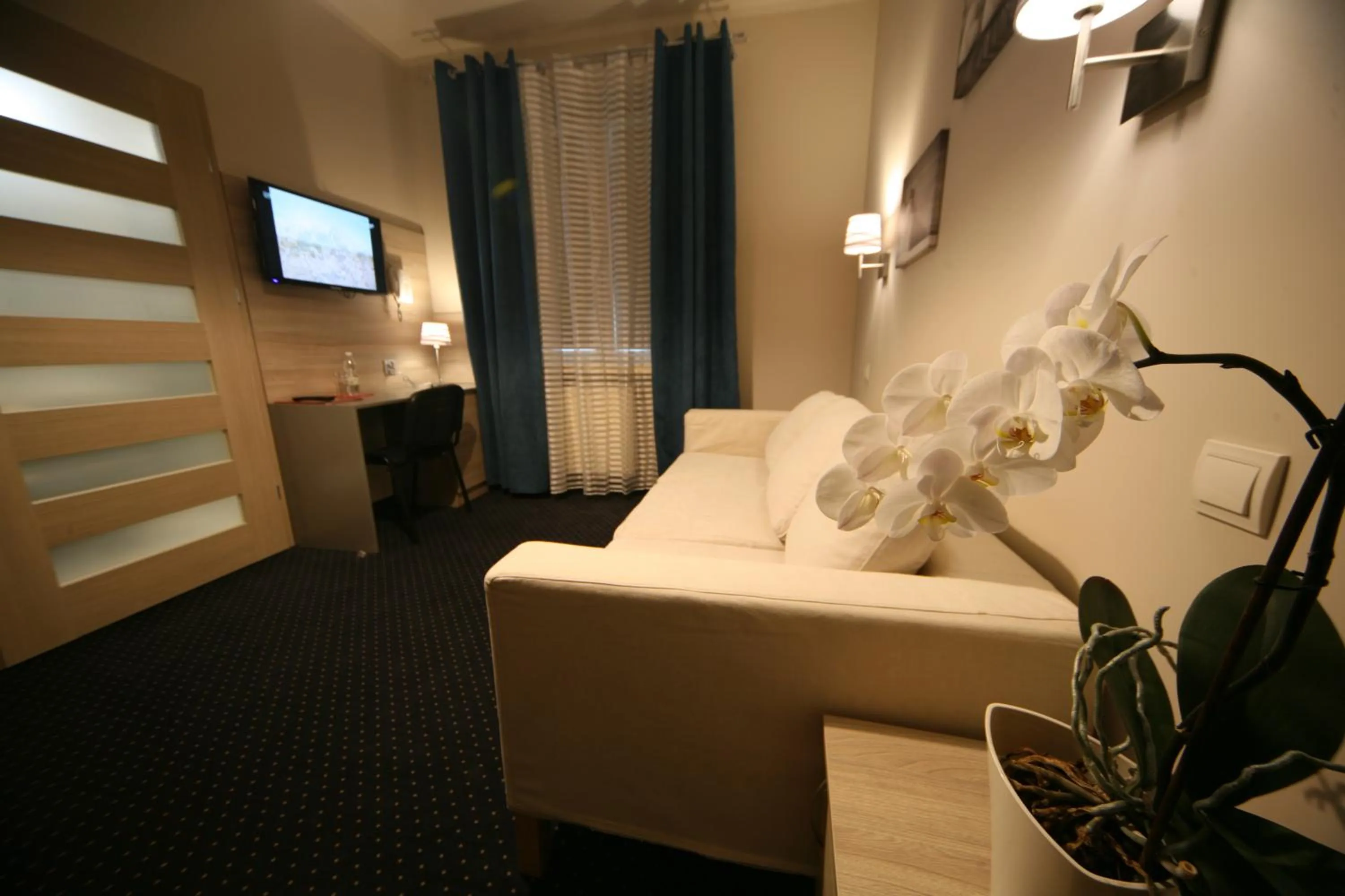 Photo of the whole room, Bed in Hotel Seven 7