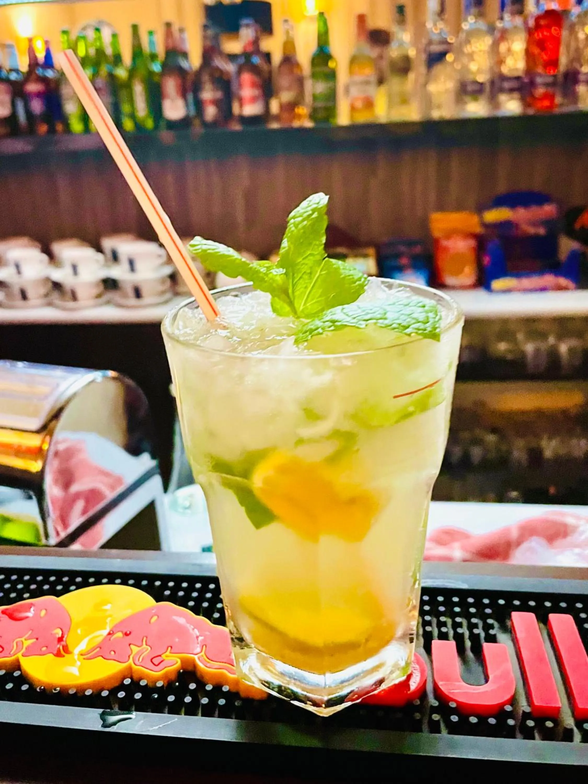 Restaurant/places to eat in Hotel Seven 7