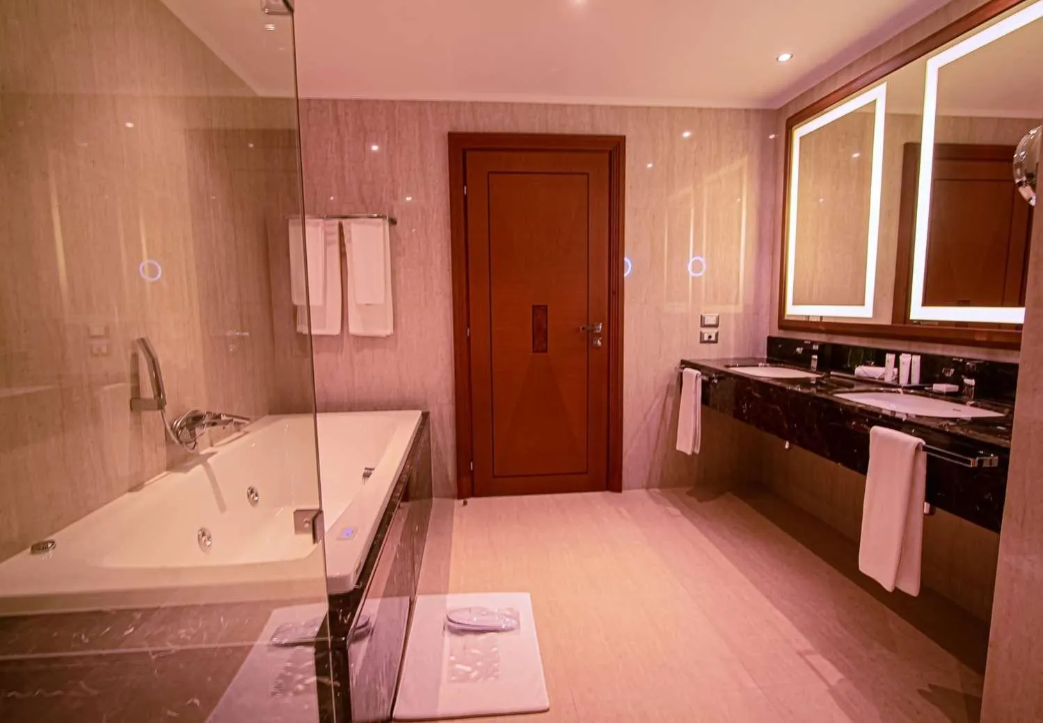 Hot Tub in Grand Hotel Djibloho