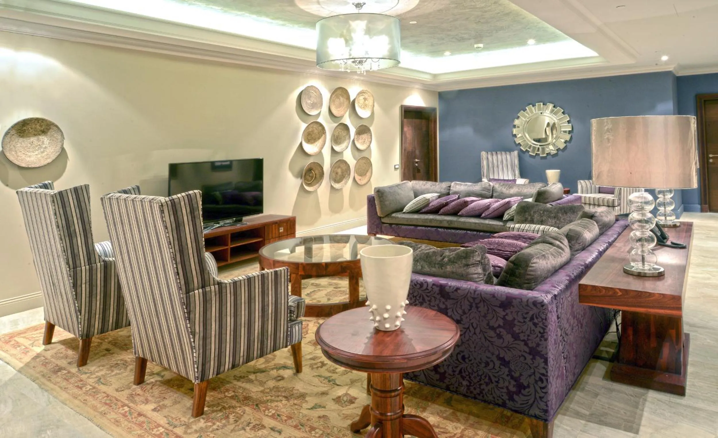 Seating area, Bed in Grand Hotel Djibloho