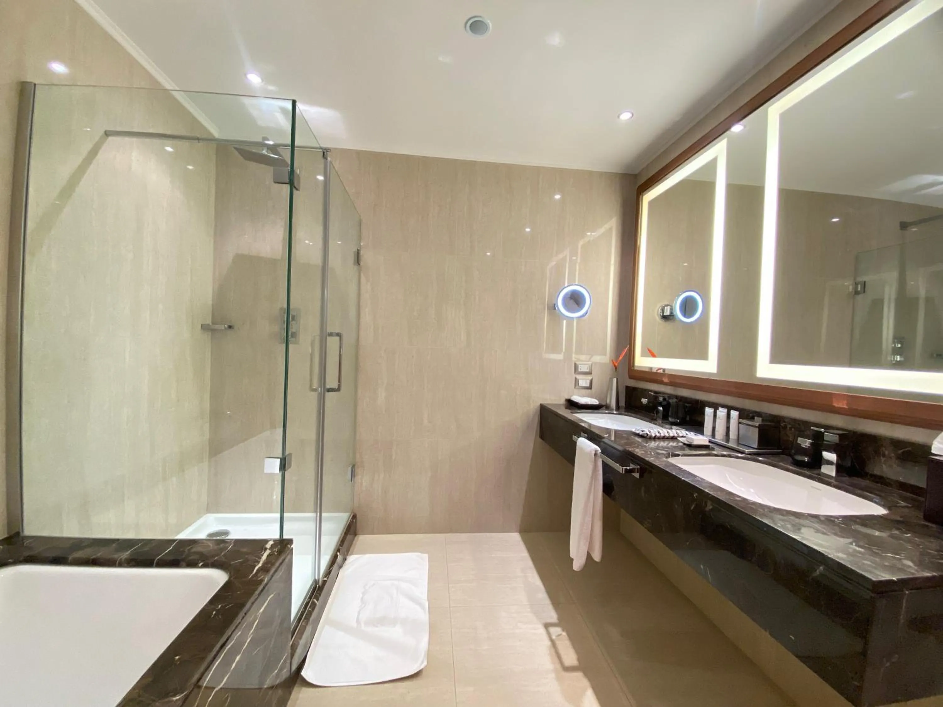 Bathroom in Grand Hotel Djibloho