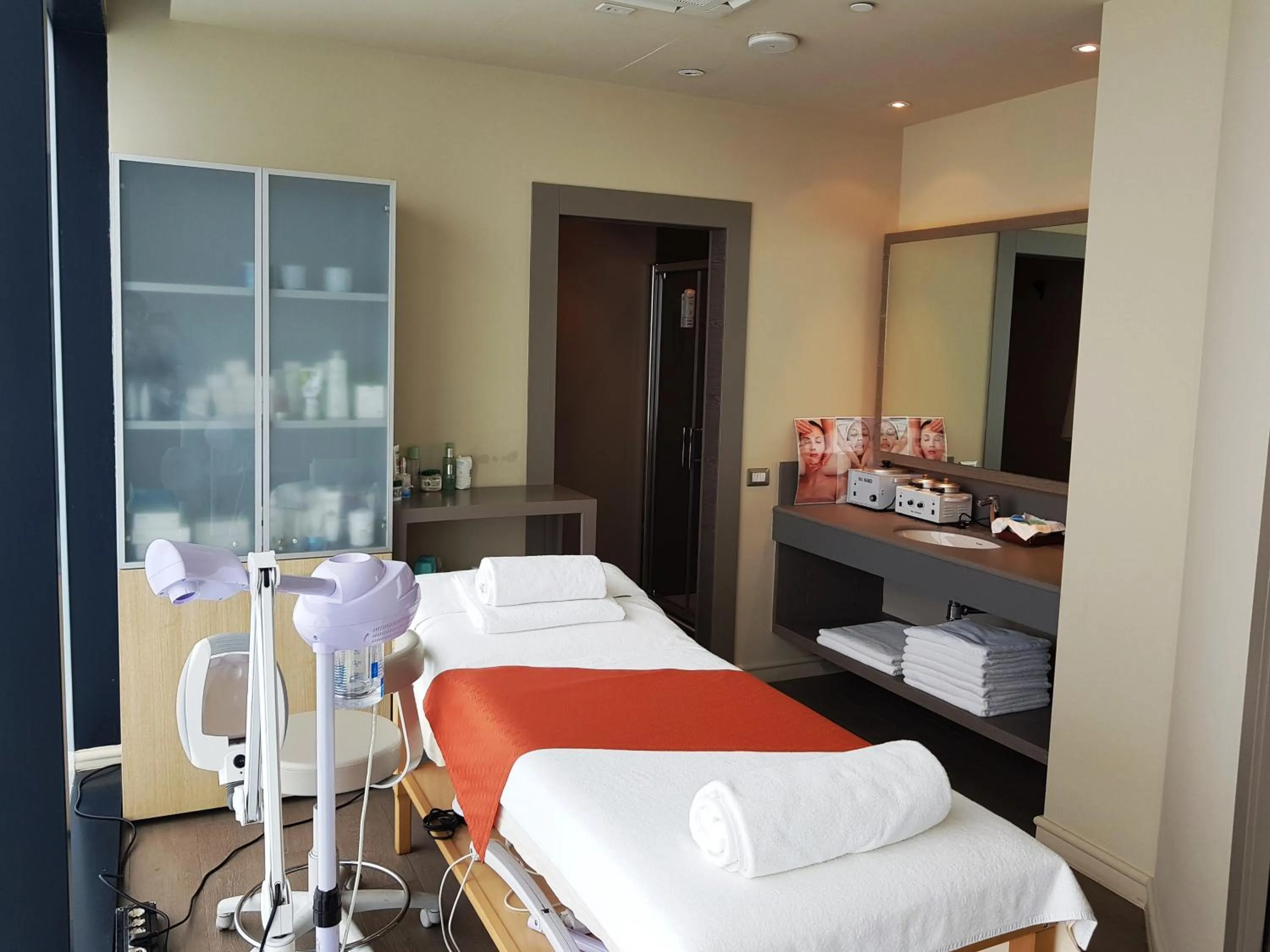 Activities, Bed in Grand Hotel Djibloho