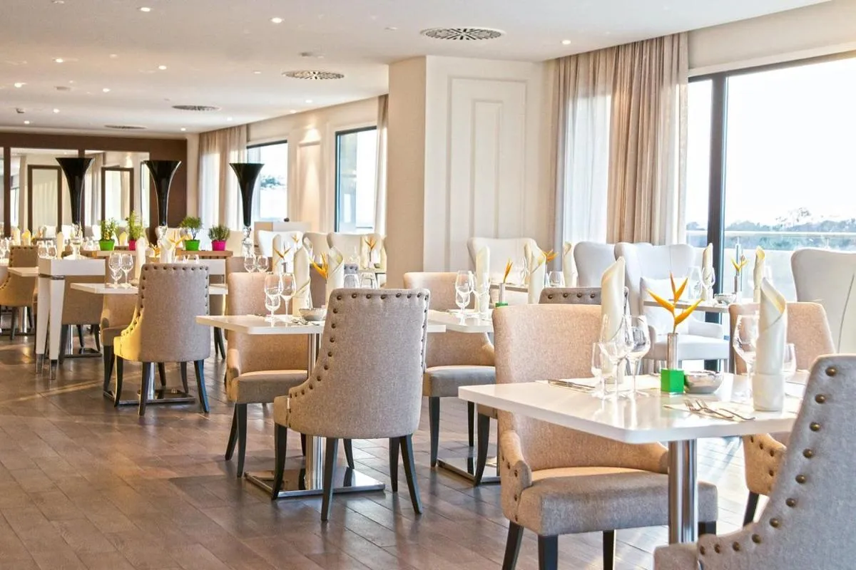 Restaurant/places to eat in Grand Hotel Djibloho