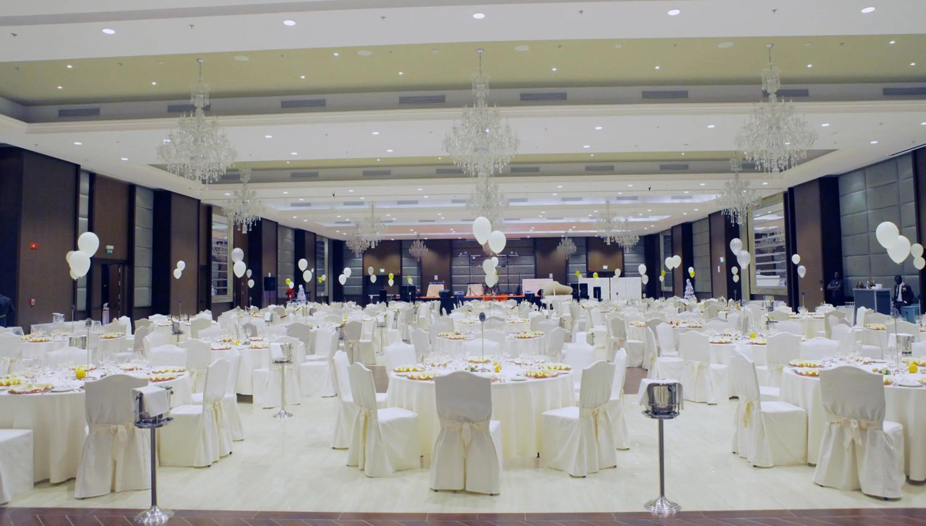 Restaurant/places to eat in Grand Hotel Djibloho