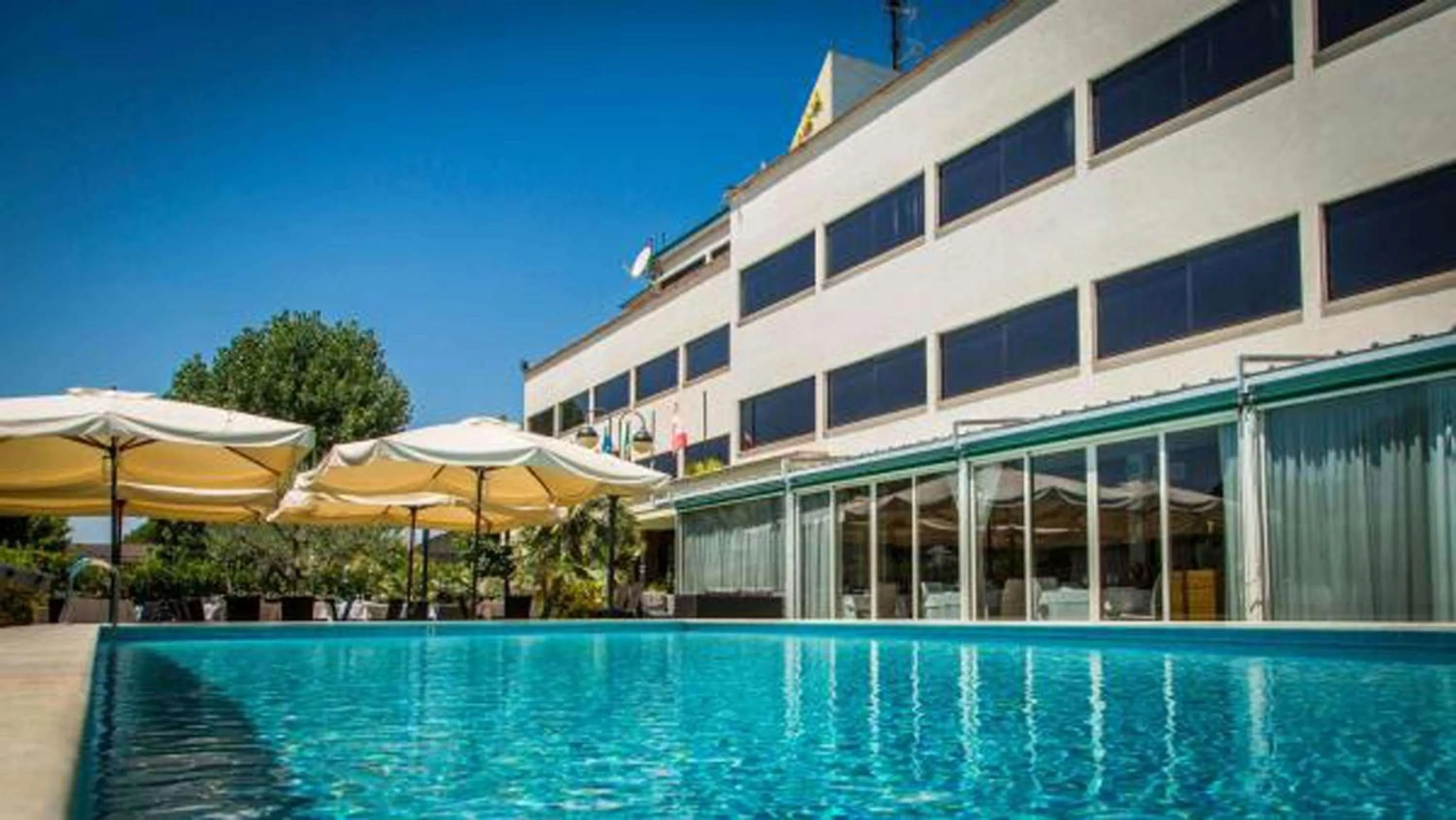 Property building in Hotel Cristallo Relais, Sure Hotel Collection By Best Western