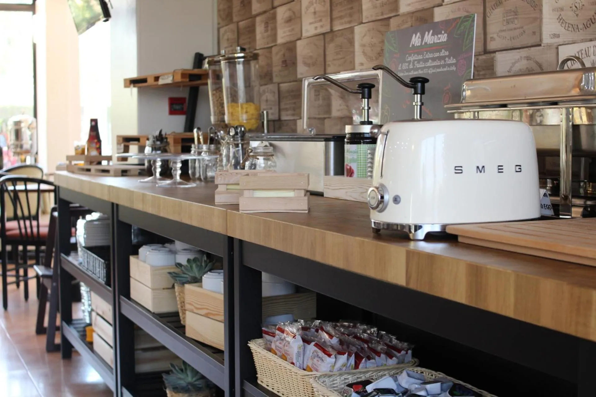 Coffee/tea facilities in Hotel Cristallo Relais, Sure Hotel Collection By Best Western