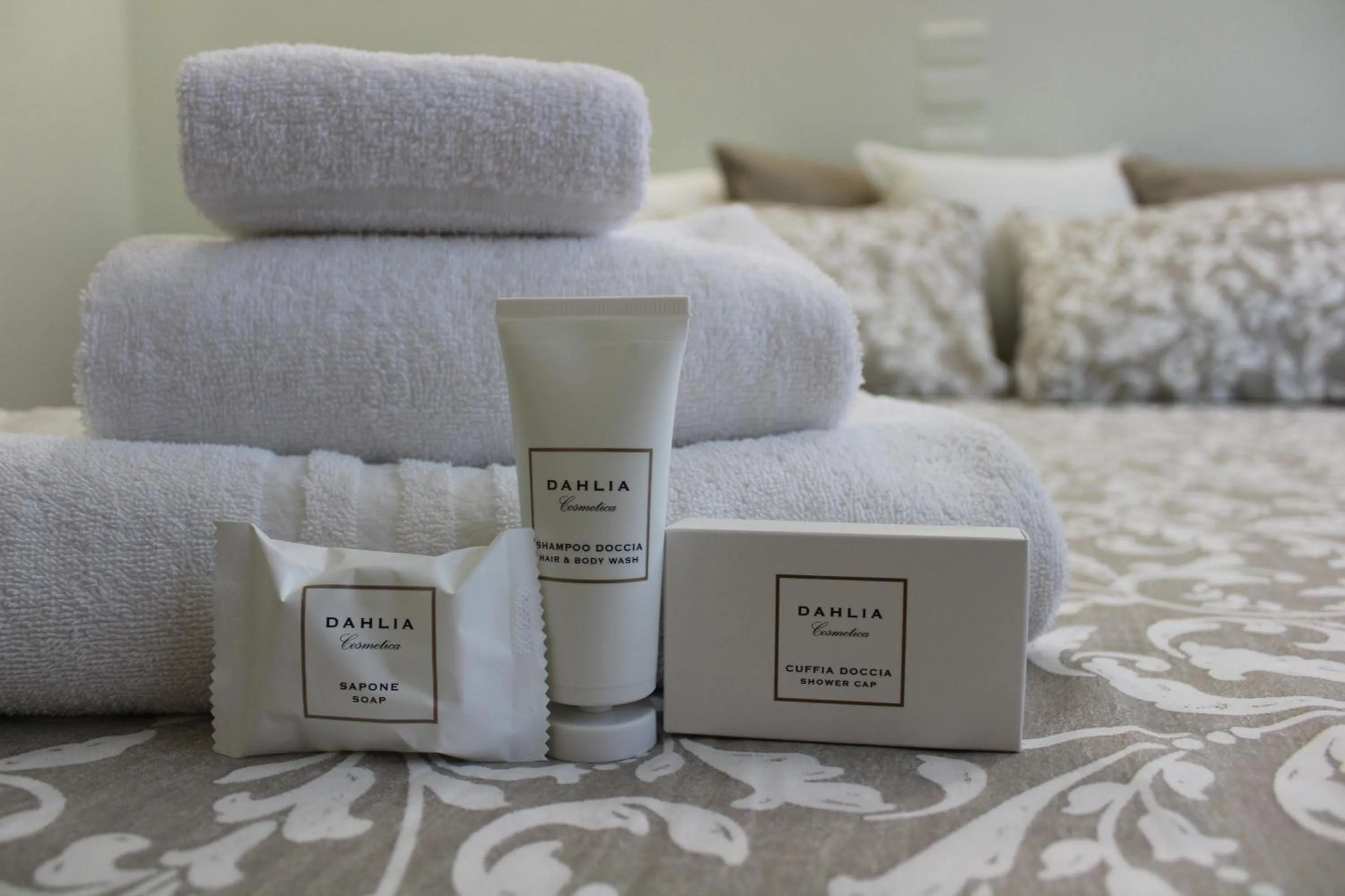 Bathroom, Bed in Hotel Cristallo Relais, Sure Hotel Collection By Best Western