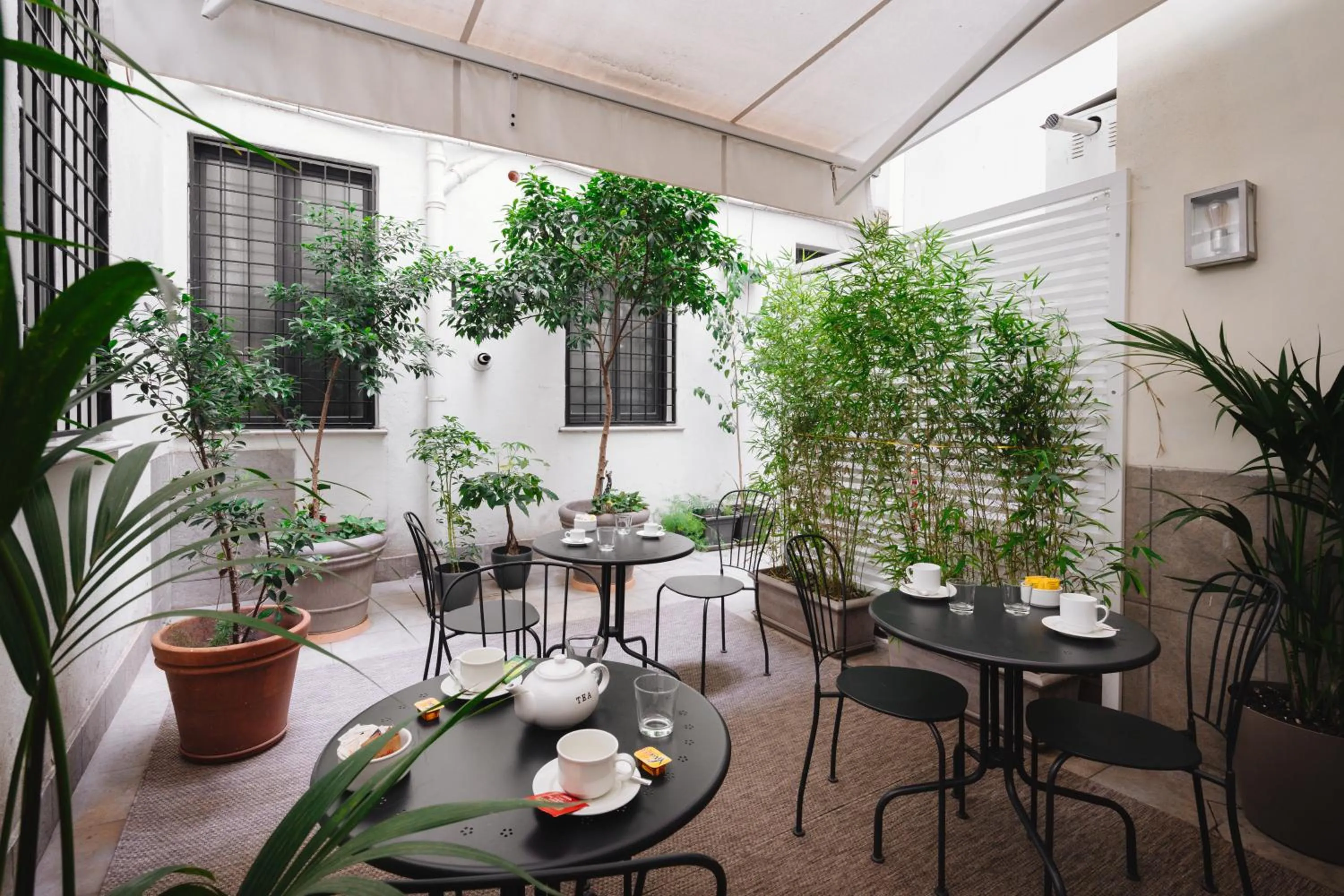 Restaurant/places to eat in Deseo Home