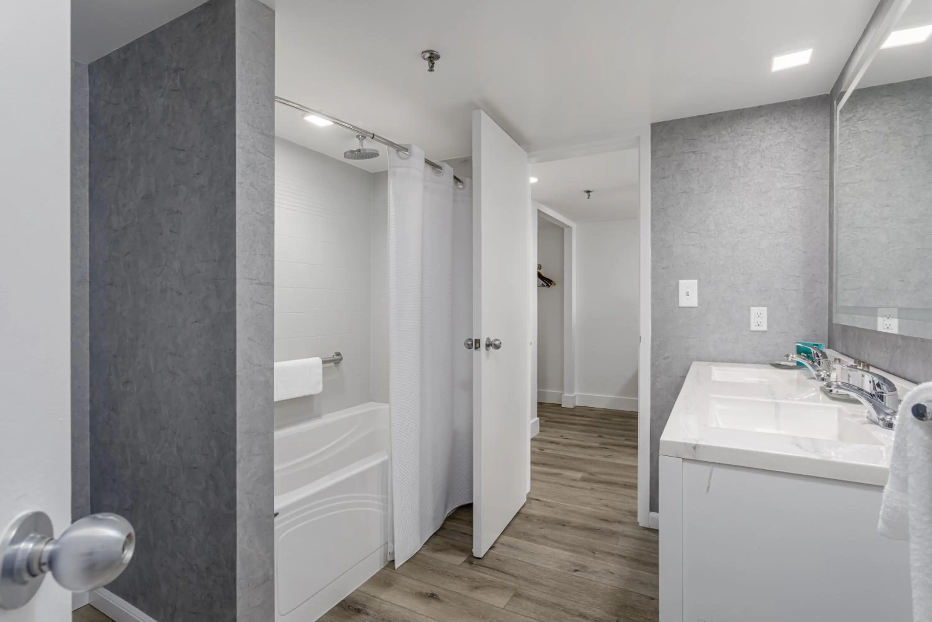 Bathroom in Perdido Beach Resort