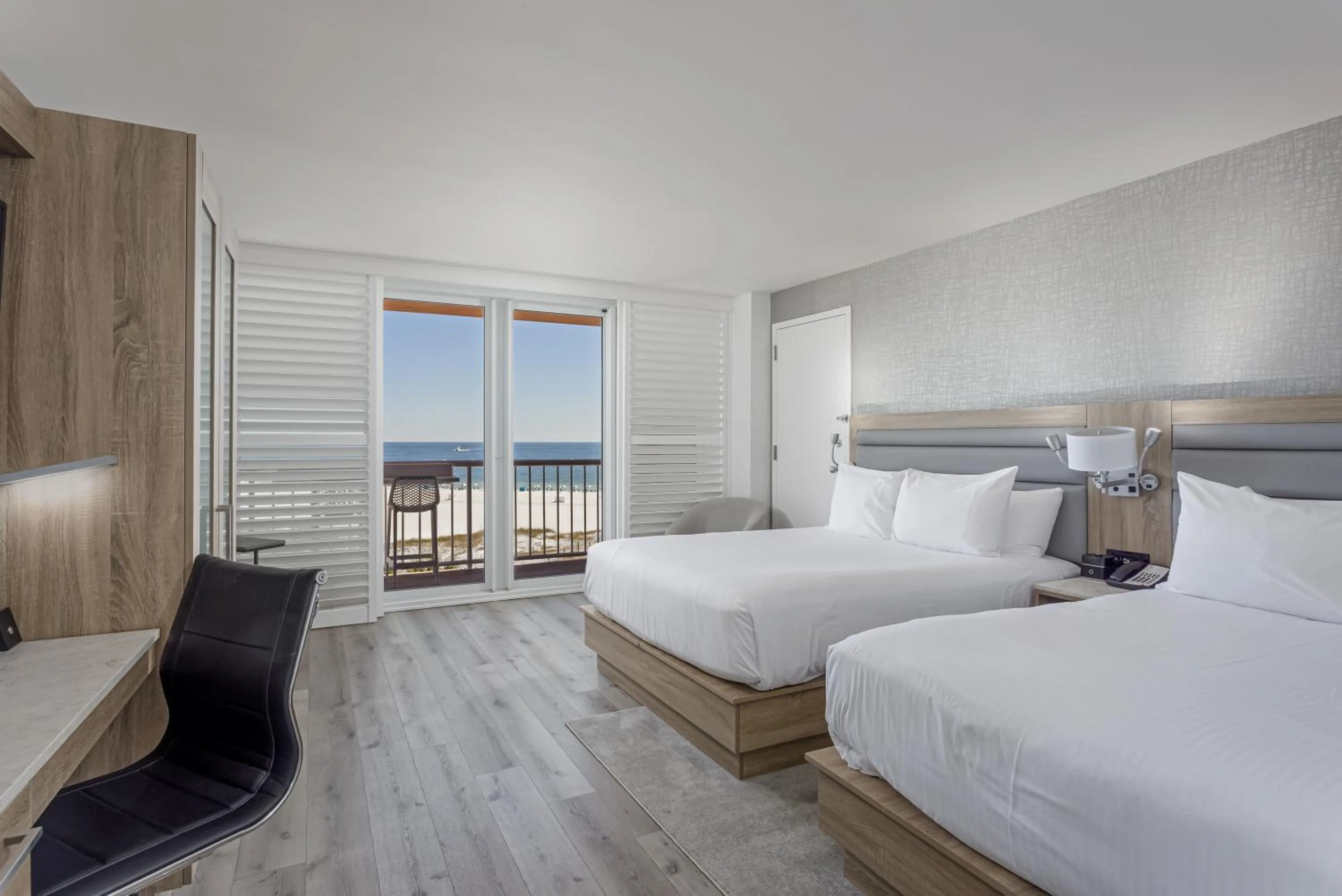 Photo of the whole room, Bed in Perdido Beach Resort