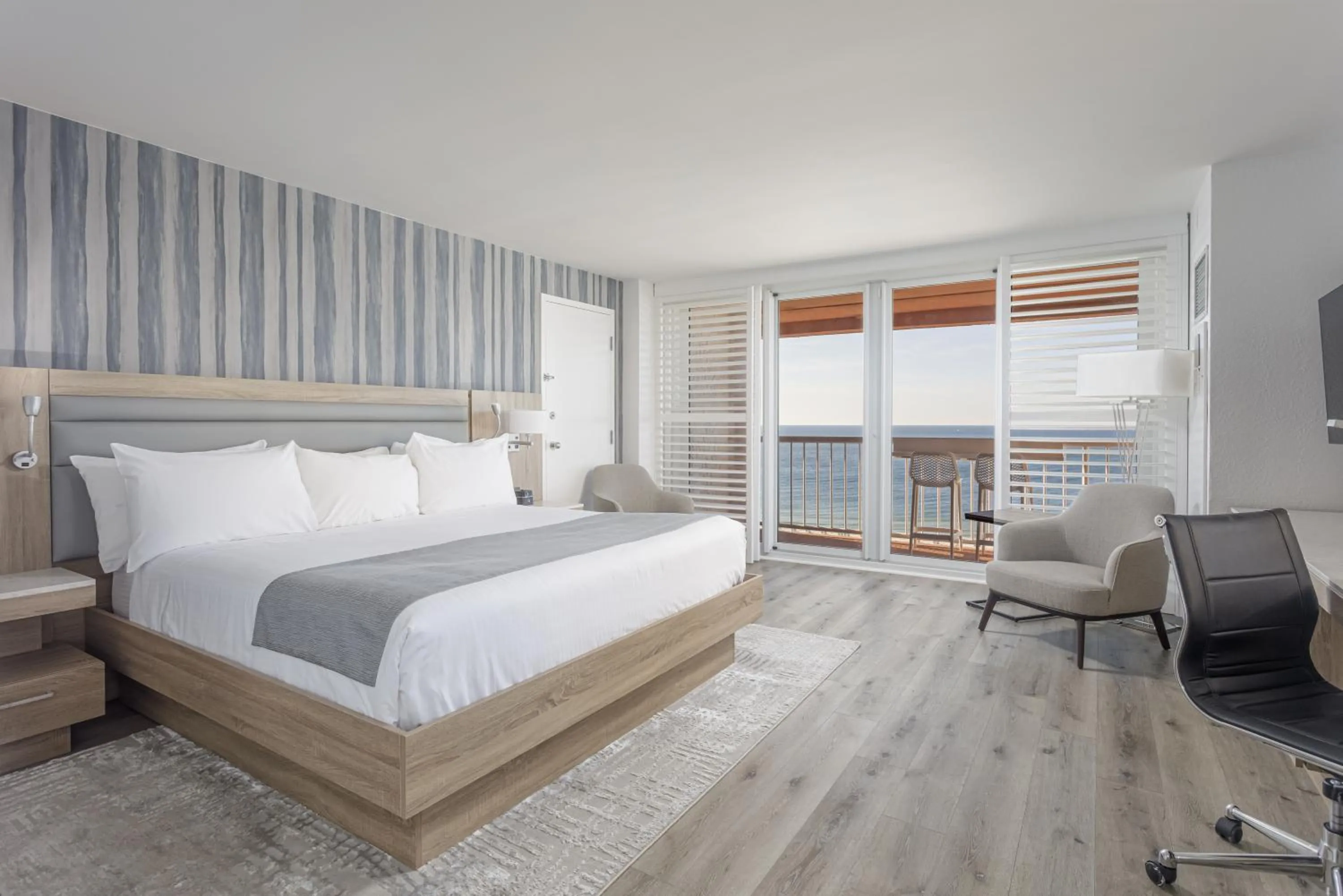 Seating area, Bed in Perdido Beach Resort