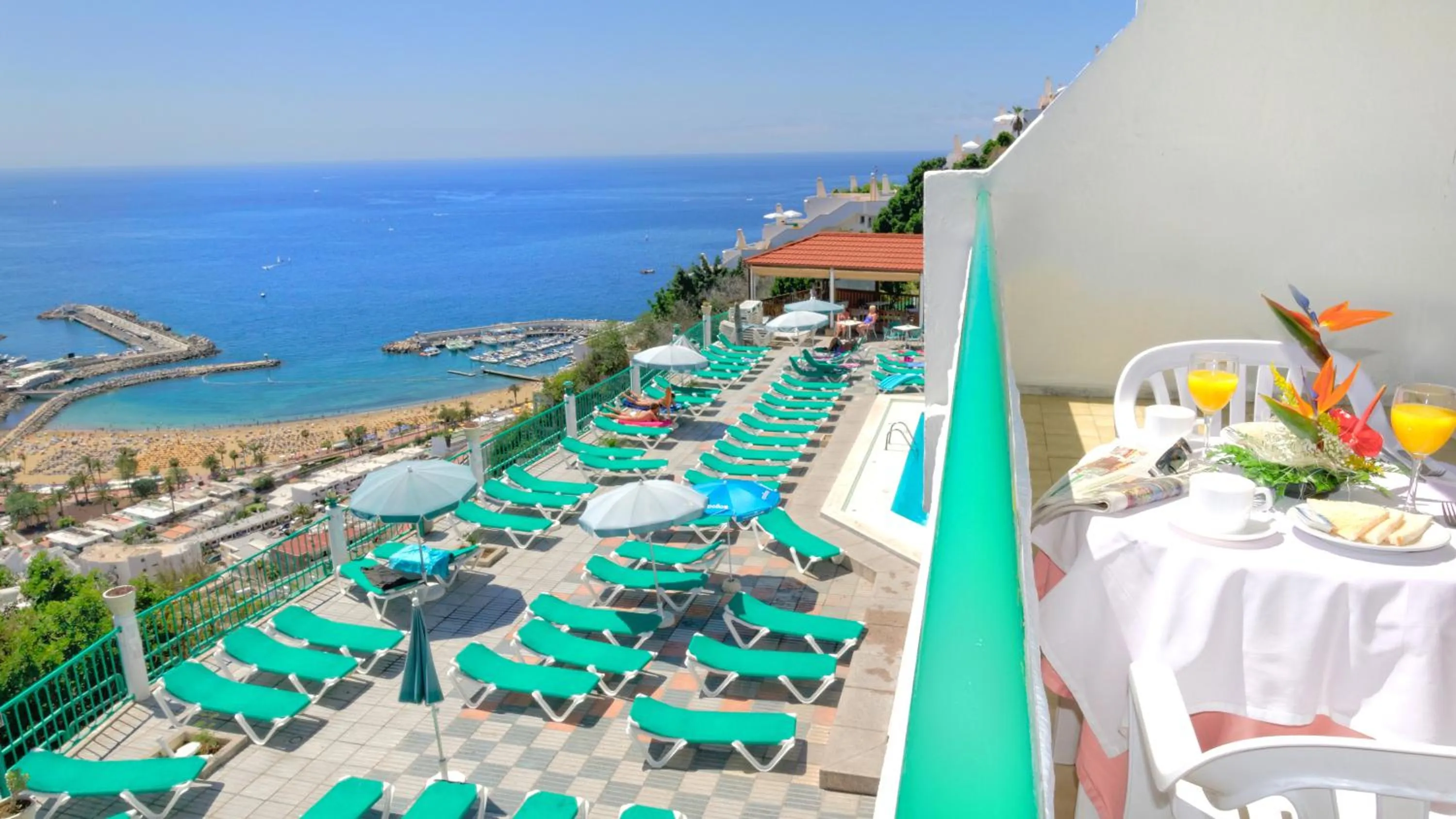 Pool view in Apartamentos Monteparaiso