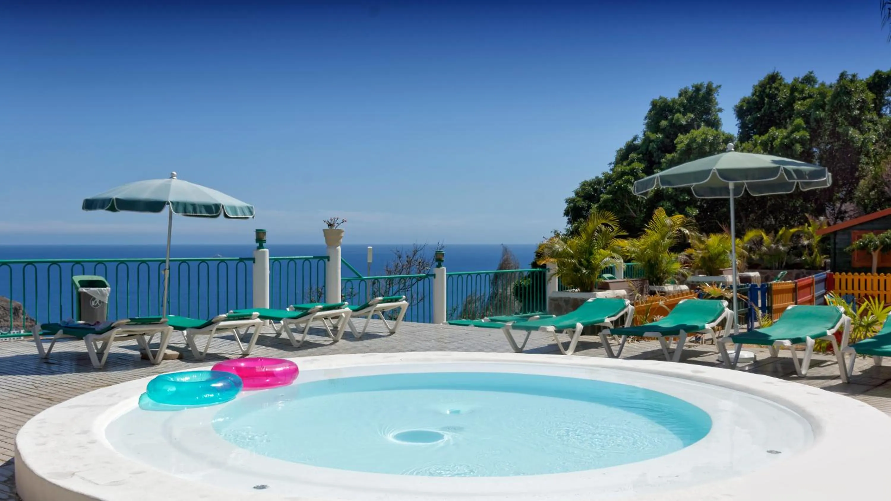 Pool view in Apartamentos Monteparaiso