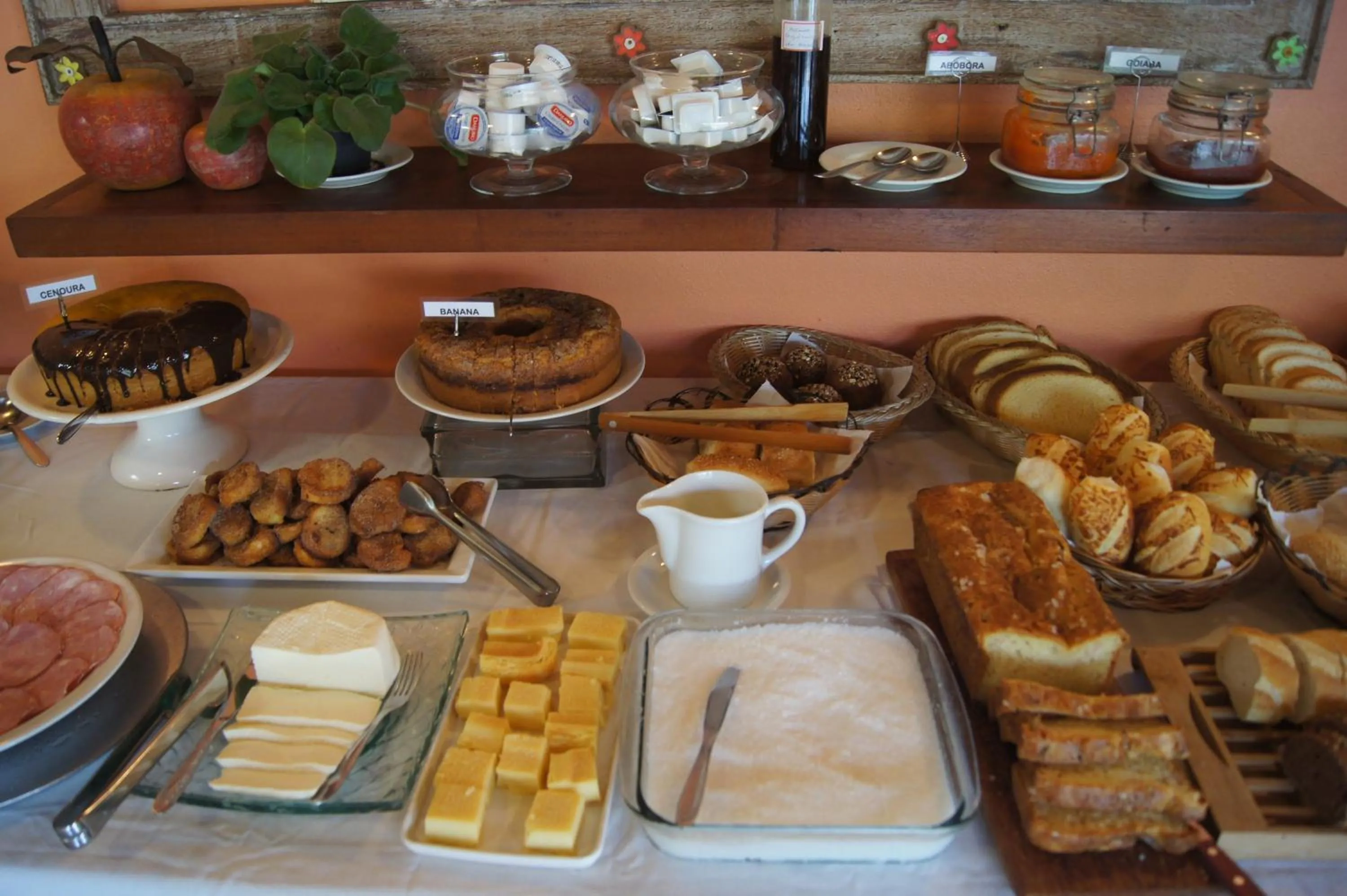 Buffet breakfast in Pousada Paisagem