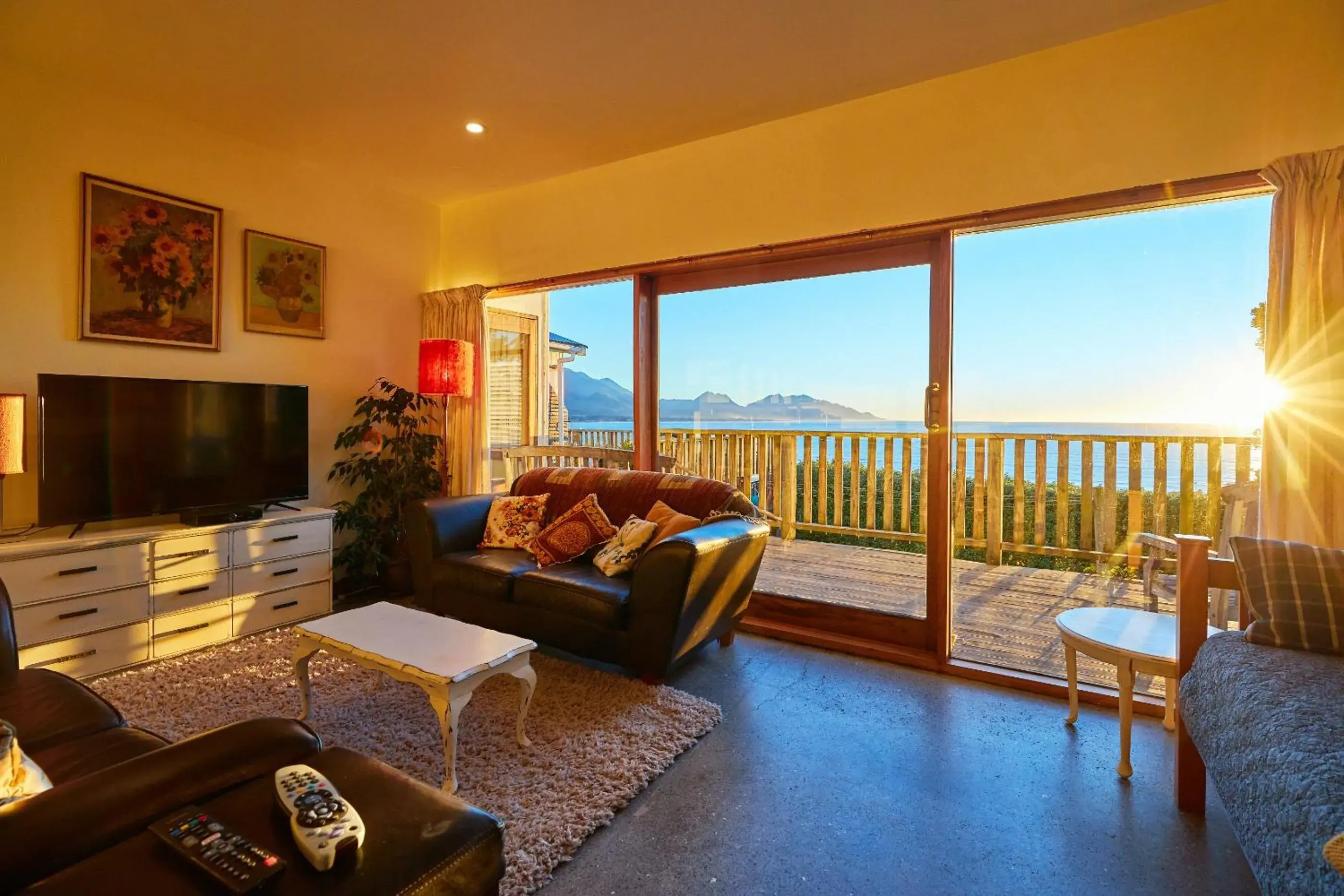 Three-Bedroom Cottage with Sea View in A Room With a View Three-Bedroom Cottage with Sea View in A Room With a View