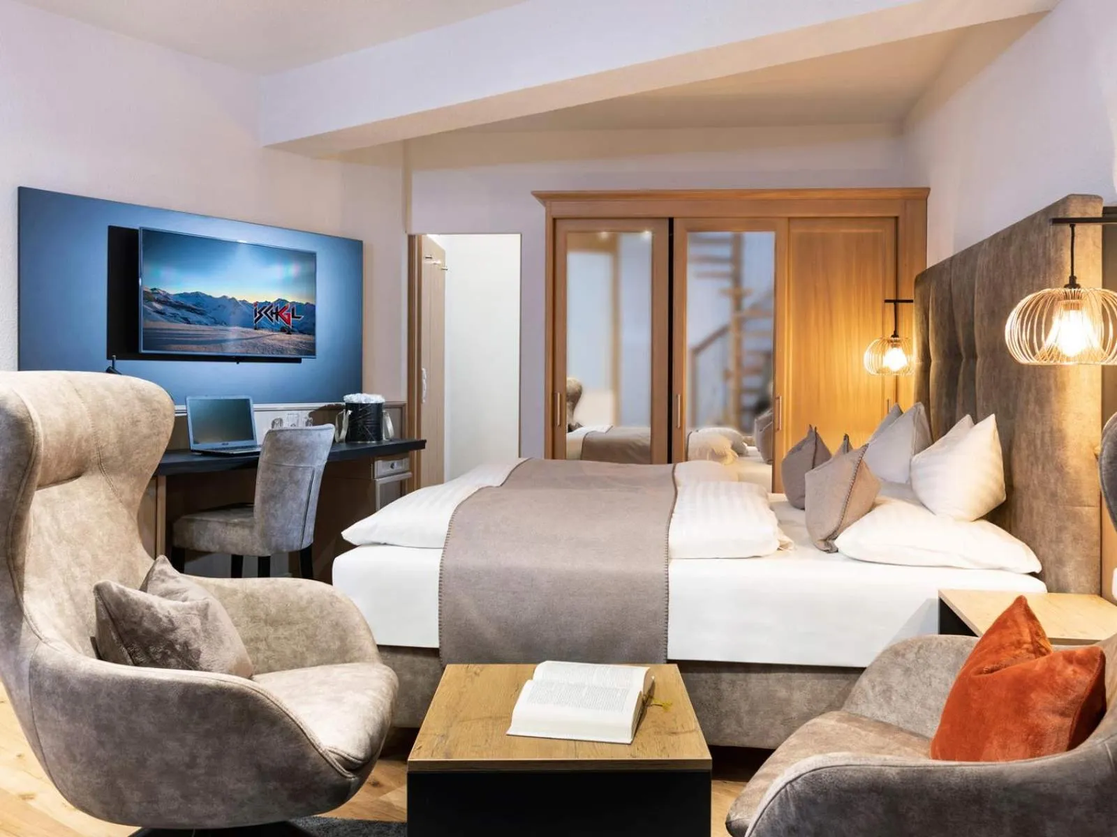 Photo of the whole room, Bed in Seiblishof Superior Hotel Ischgl