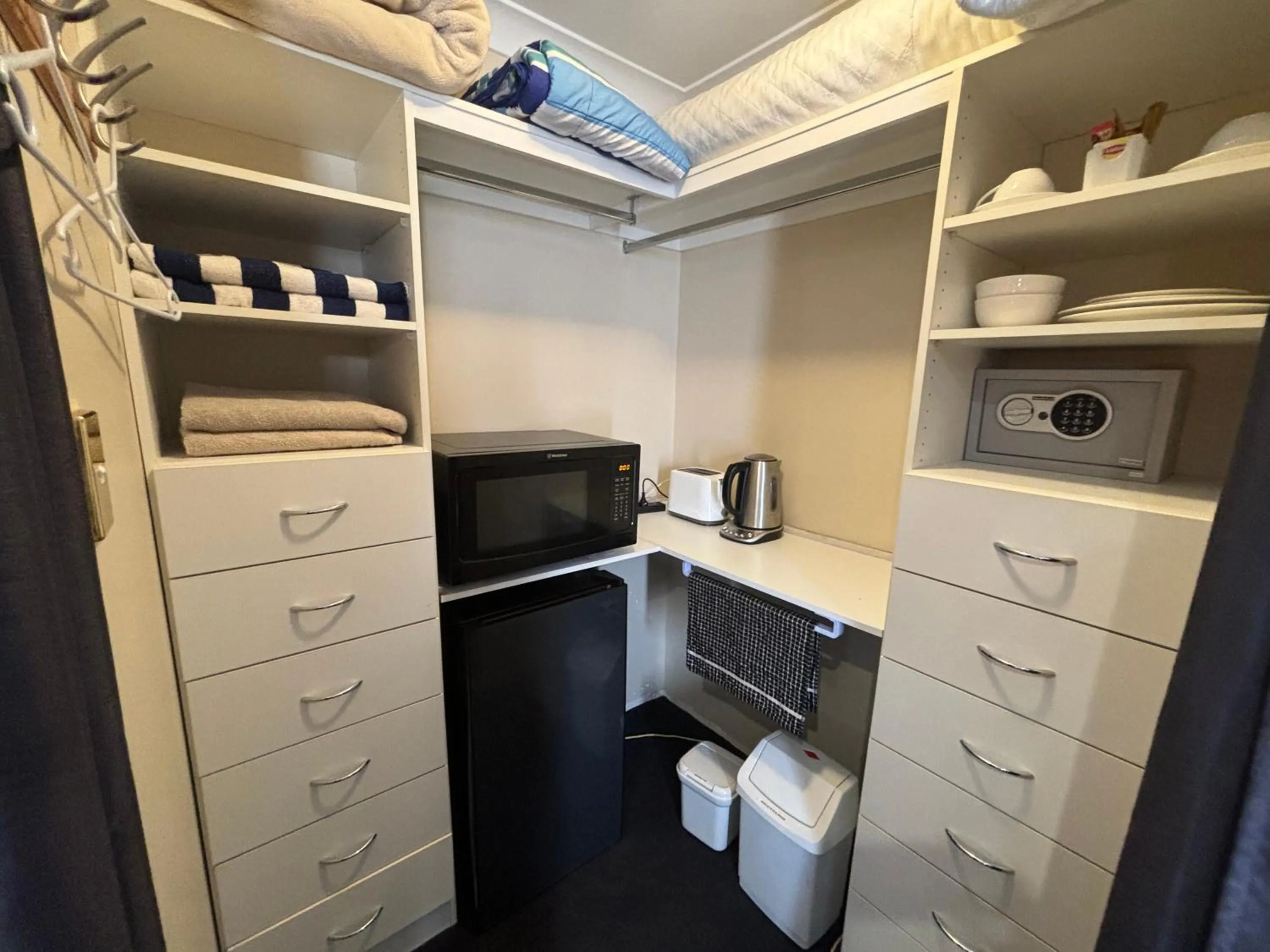 Kitchen or kitchenette in Ocean Reef Homestay