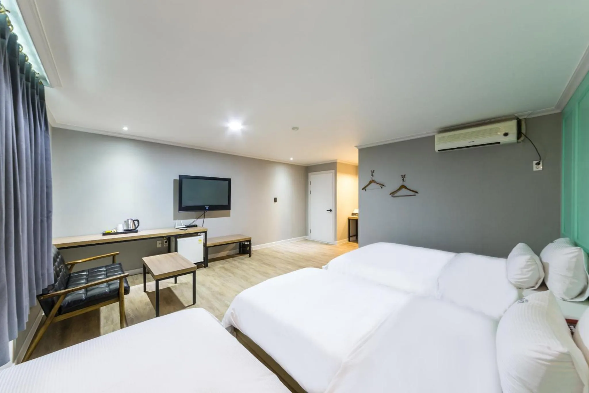 TV/Entertainment Center in Ost Hotel