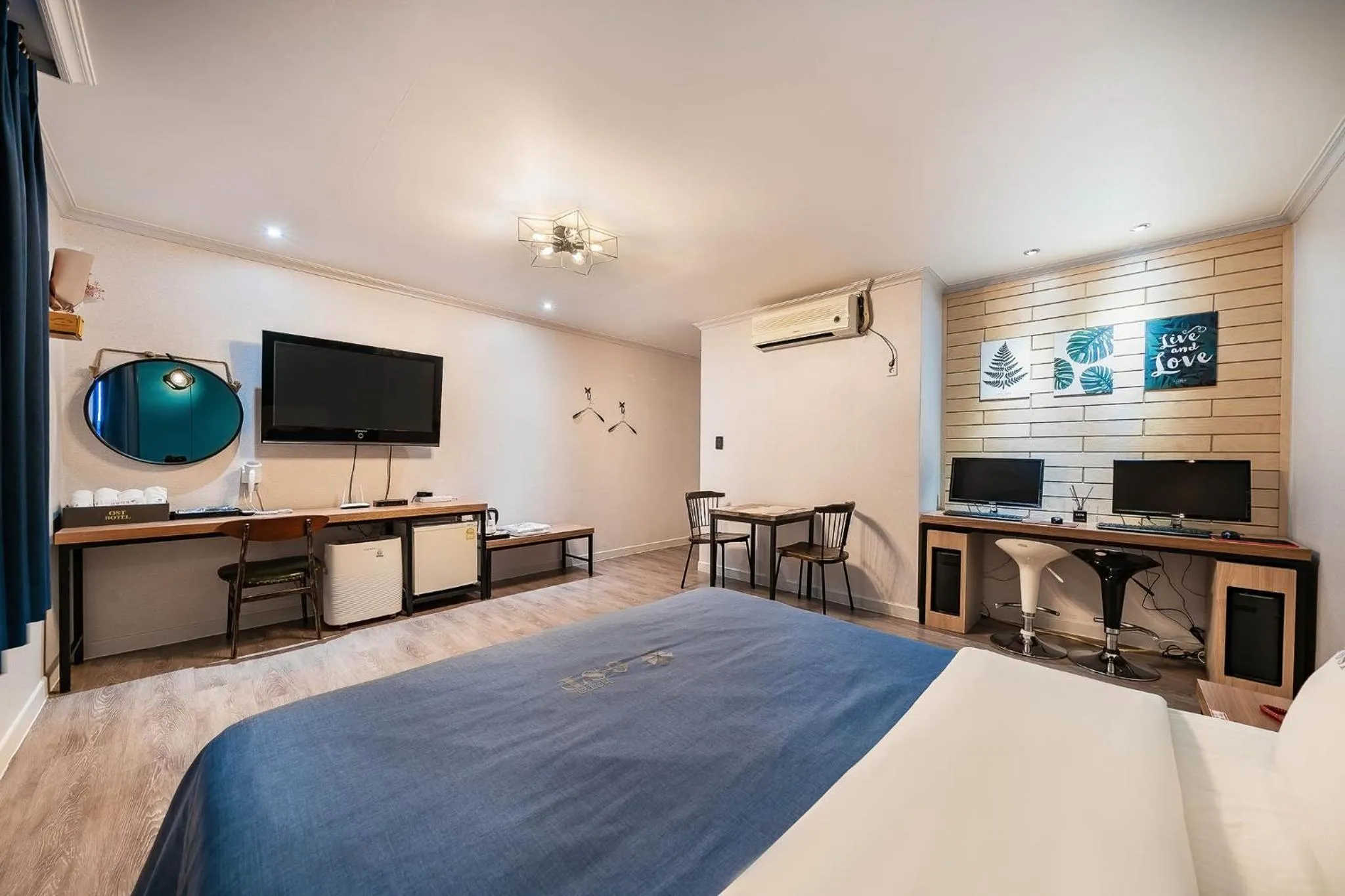 TV/Entertainment Center in Ost Hotel