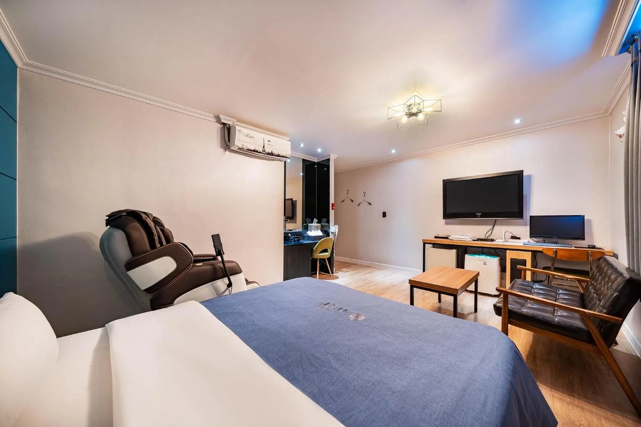 TV/Entertainment Center in Ost Hotel