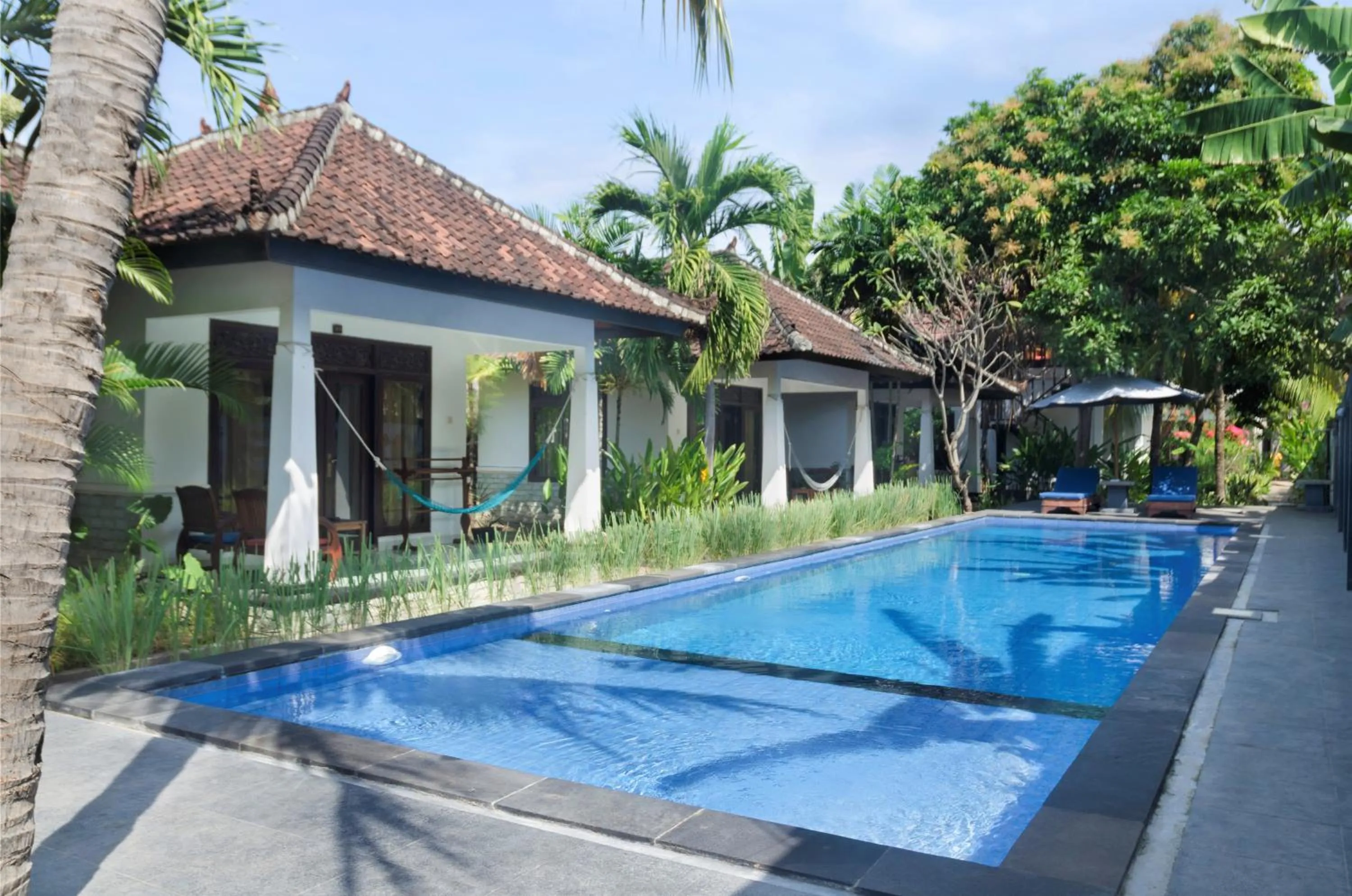Swimming pool in Warna Beach Hotel