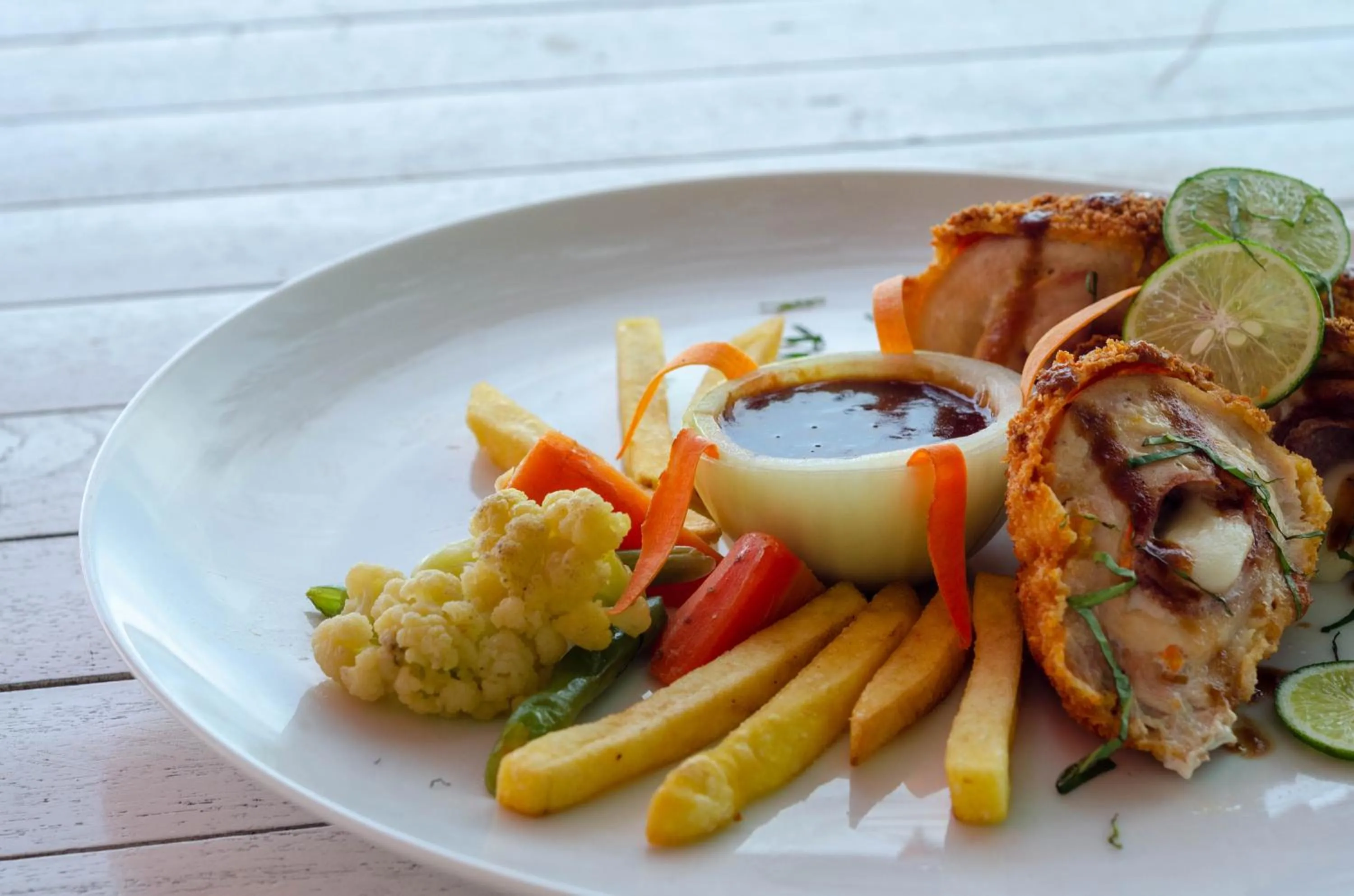 Food and drinks in Warna Beach Hotel