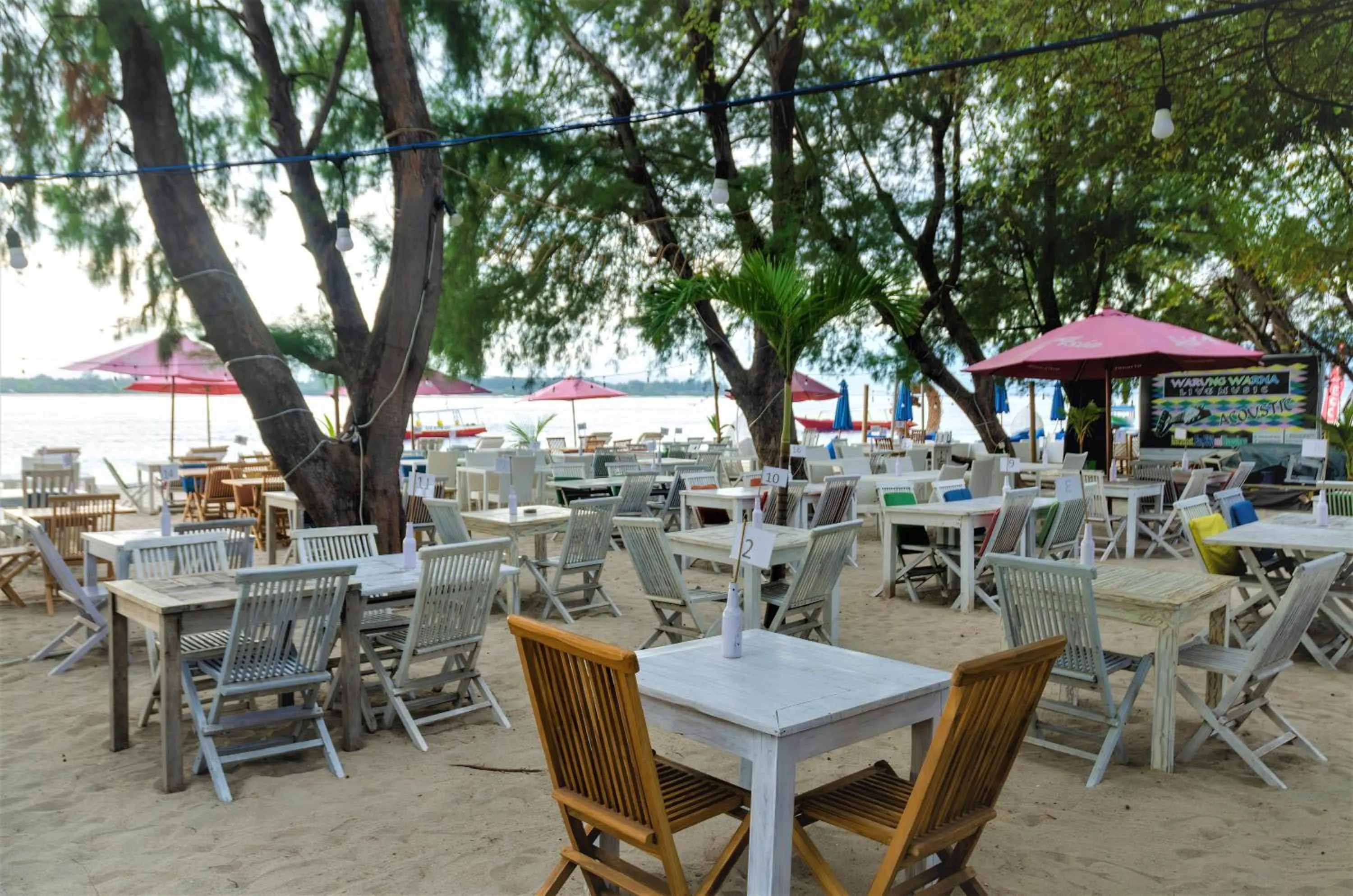 Restaurant/places to eat in Warna Beach Hotel