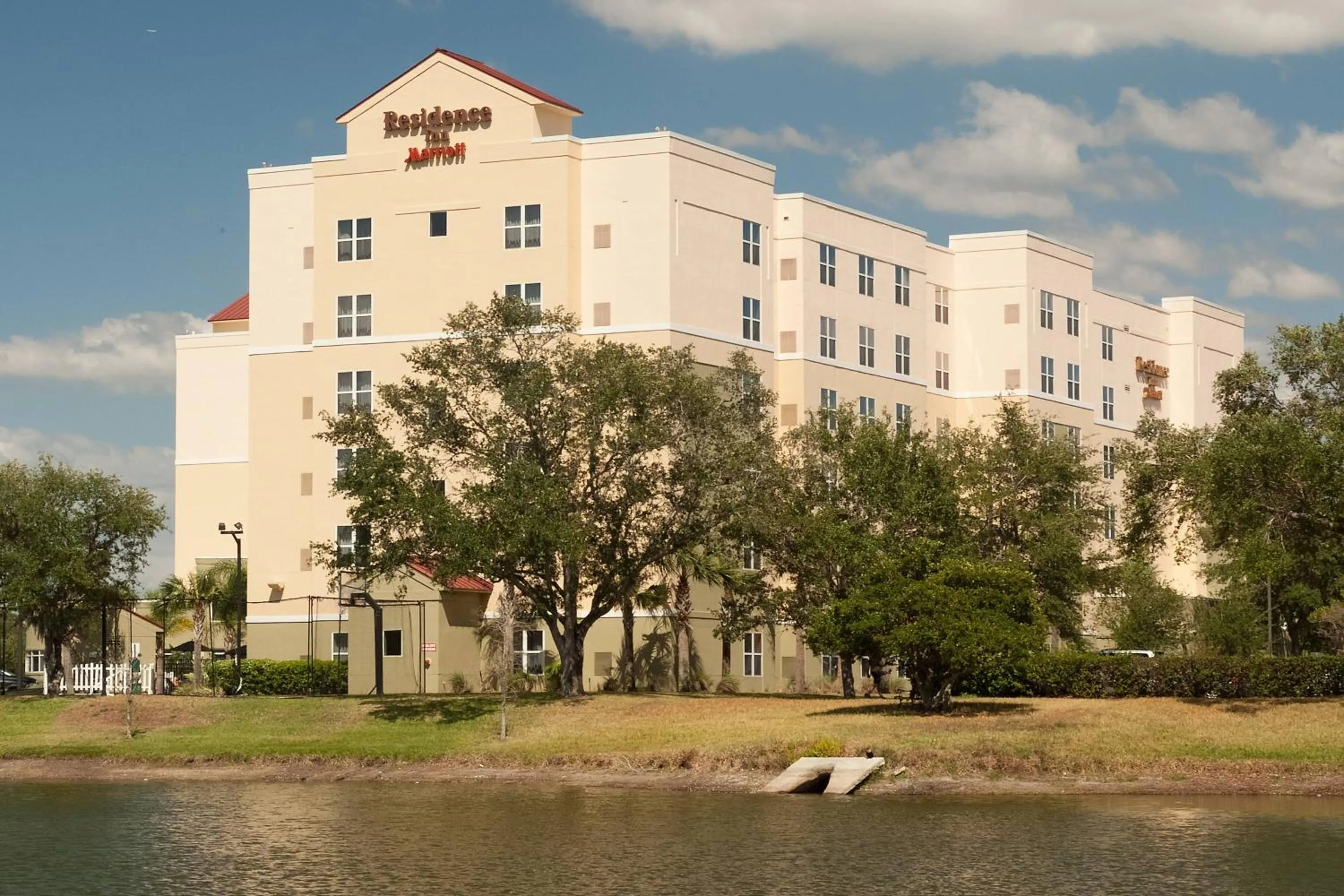 Property building in Residence Inn Orlando Airport