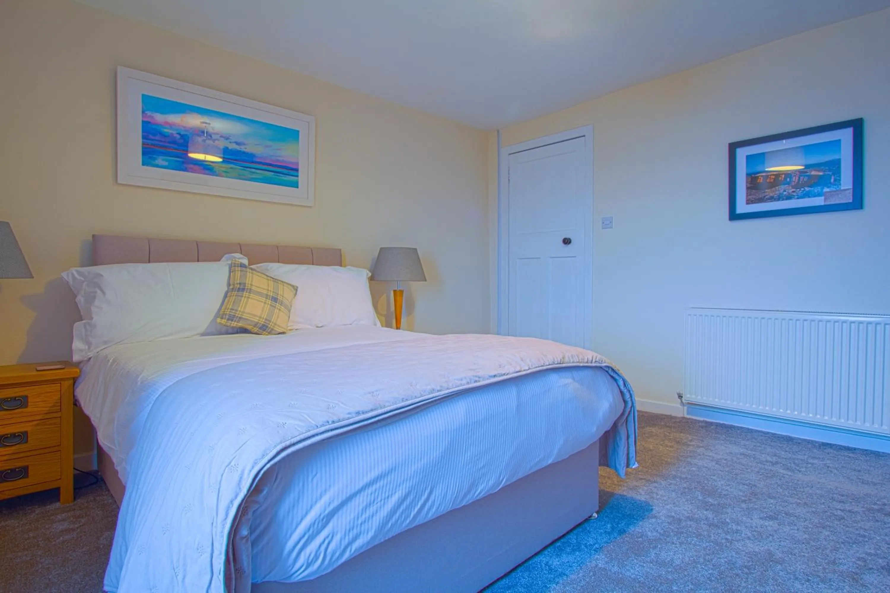 Bed in The Harbour Inn