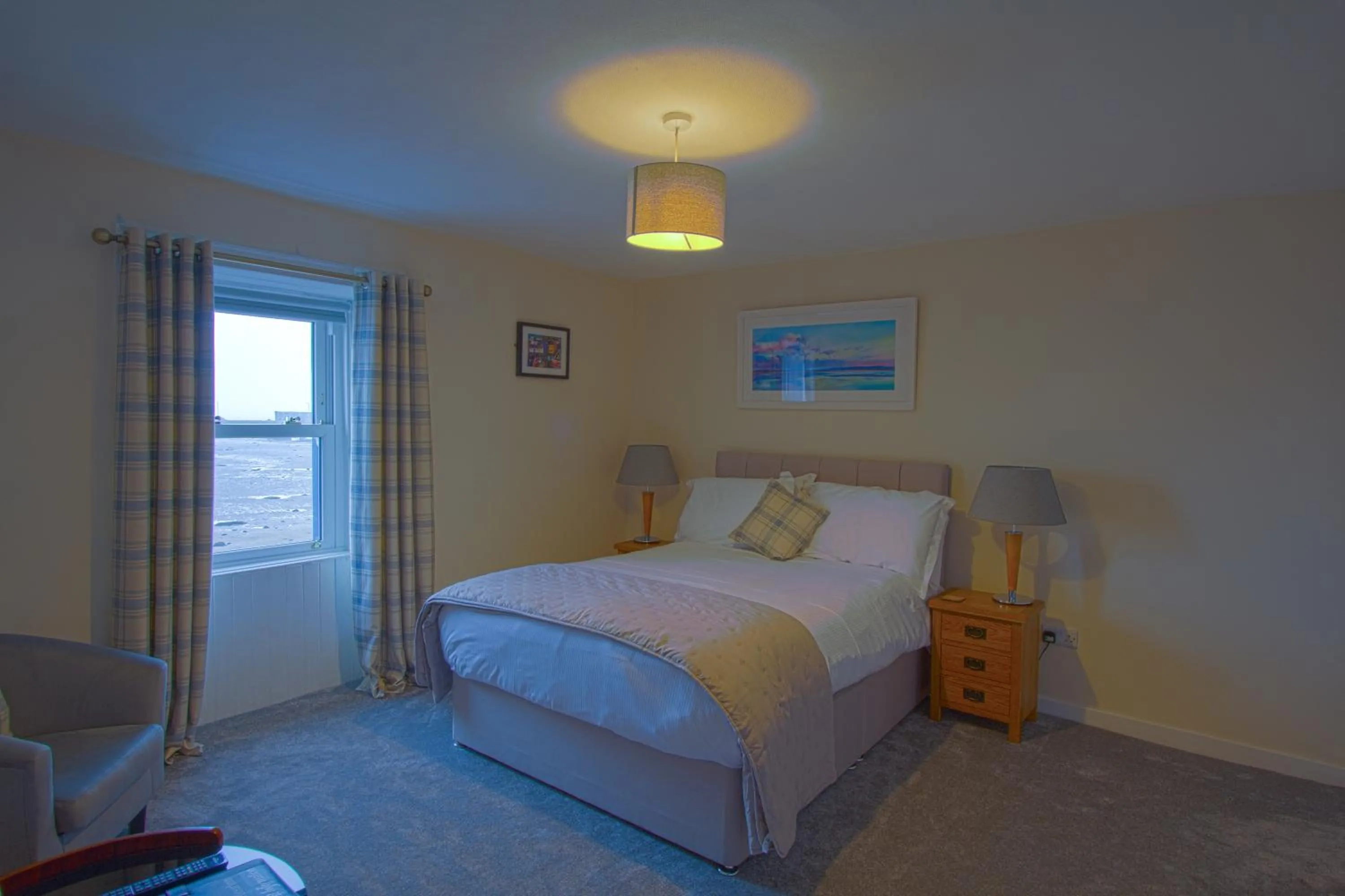 Bed in The Harbour Inn