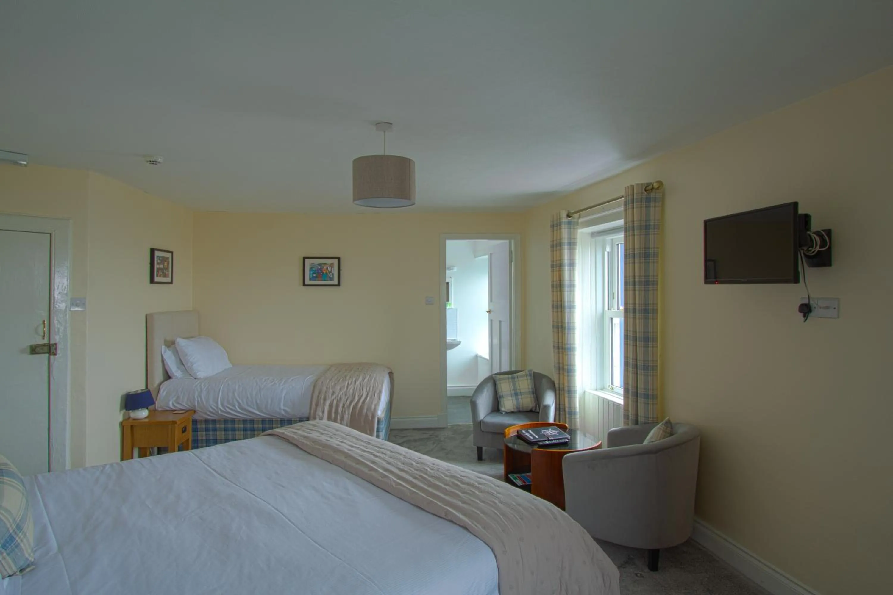 Bed in The Harbour Inn