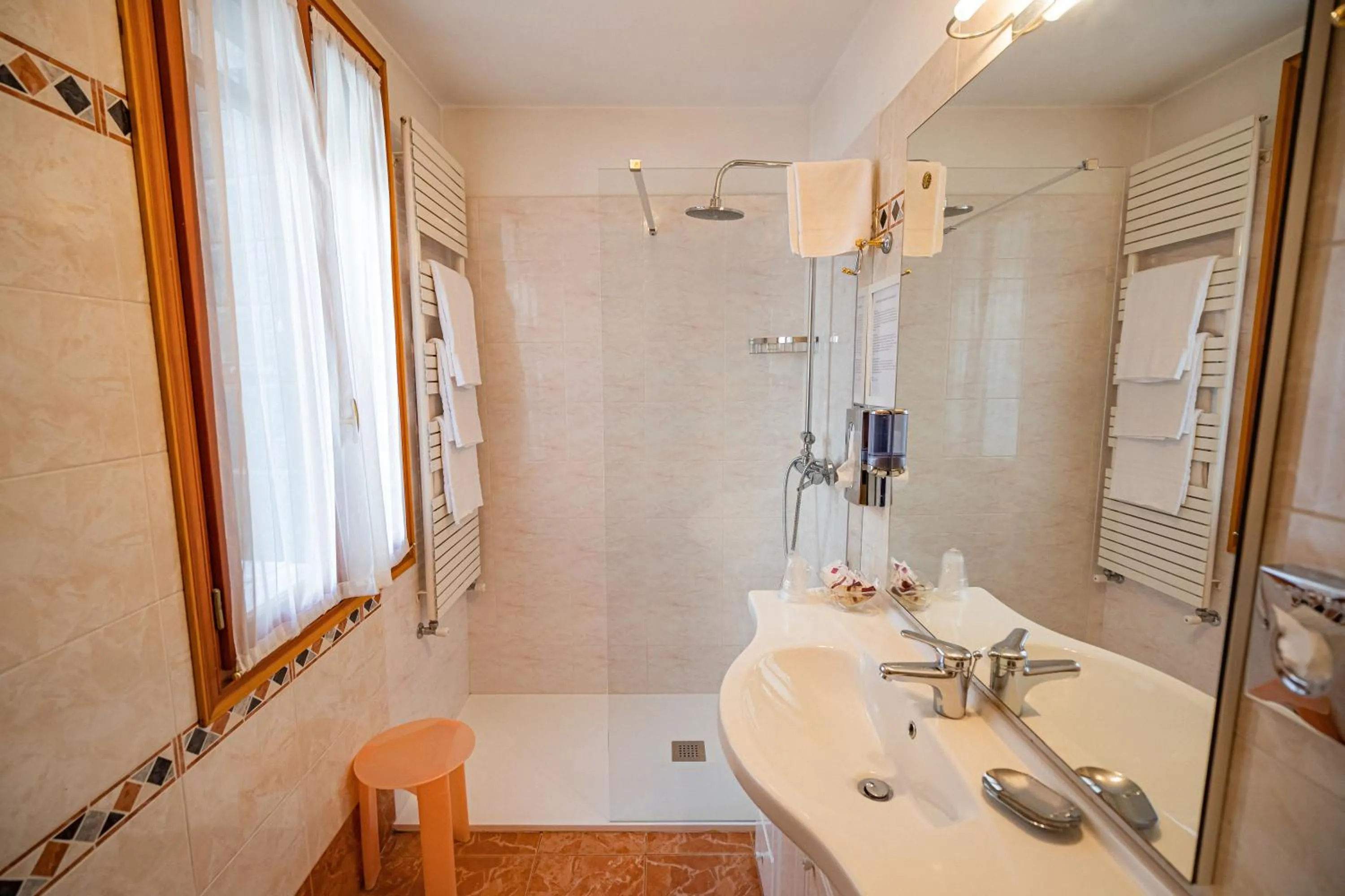 Shower in Hotel Al Piave