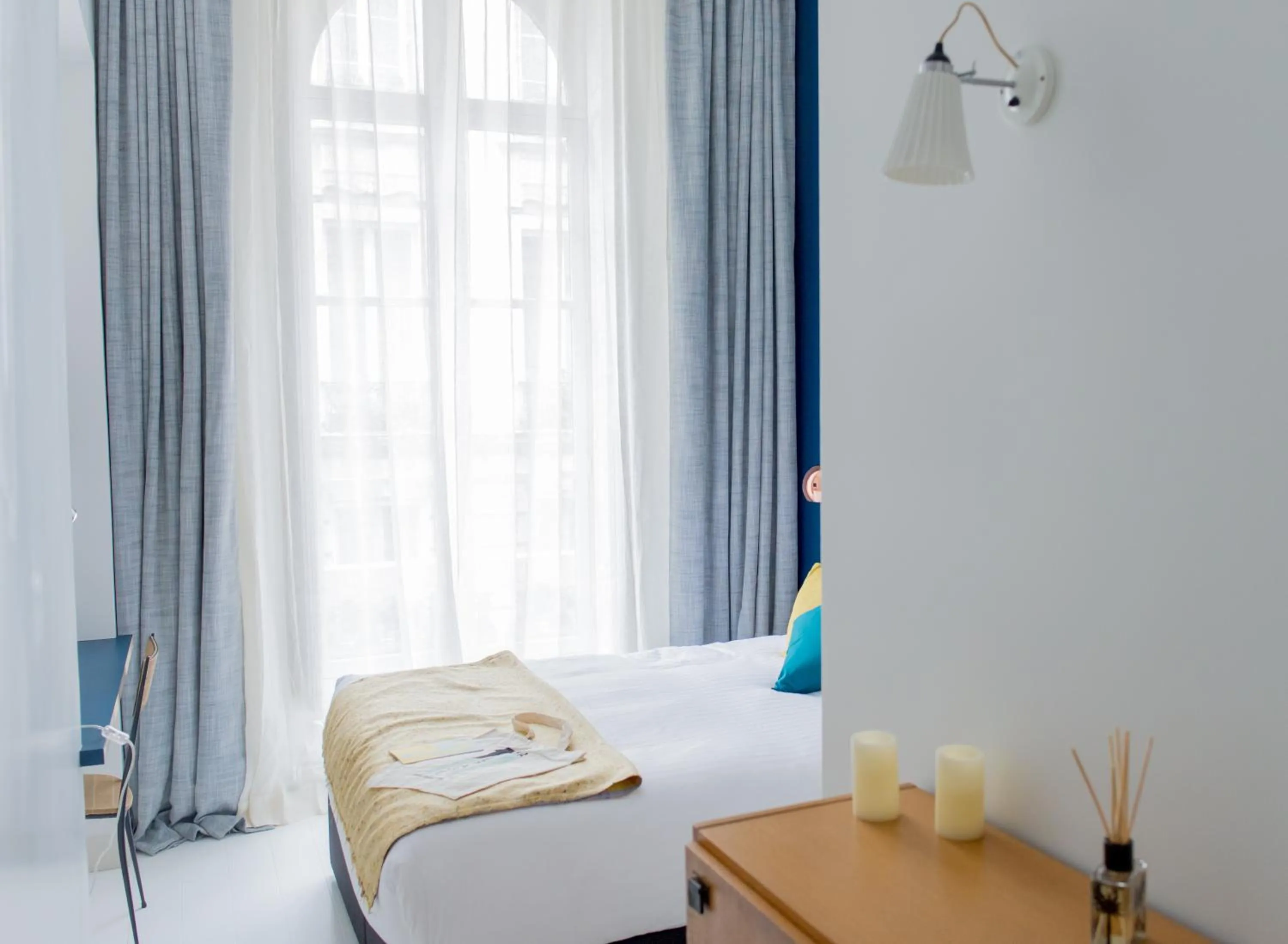 Decorative detail, Bed in 1er Etage Opéra