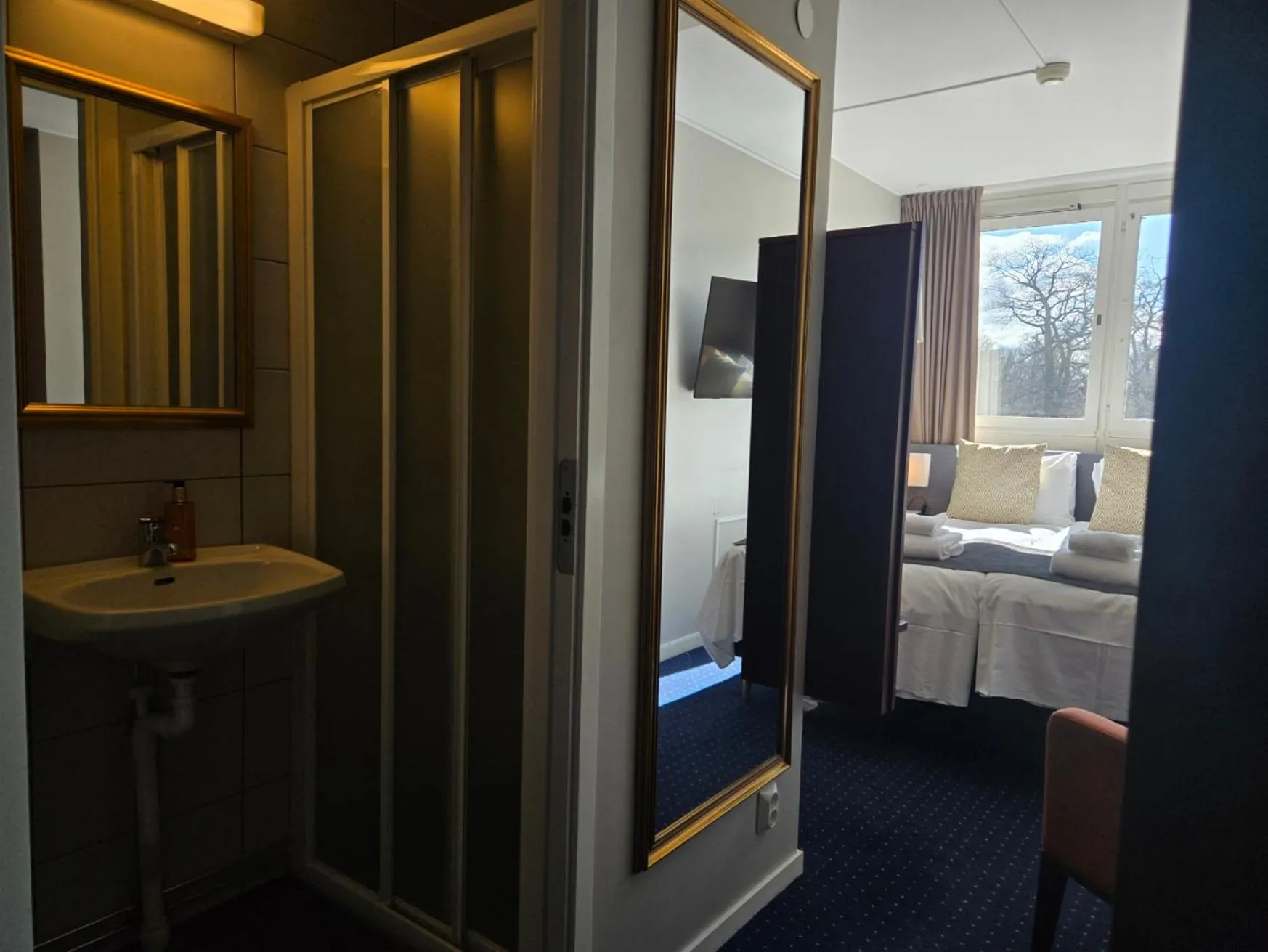 Bathroom, Bed in Vänerport Stadshotell i Mariestad