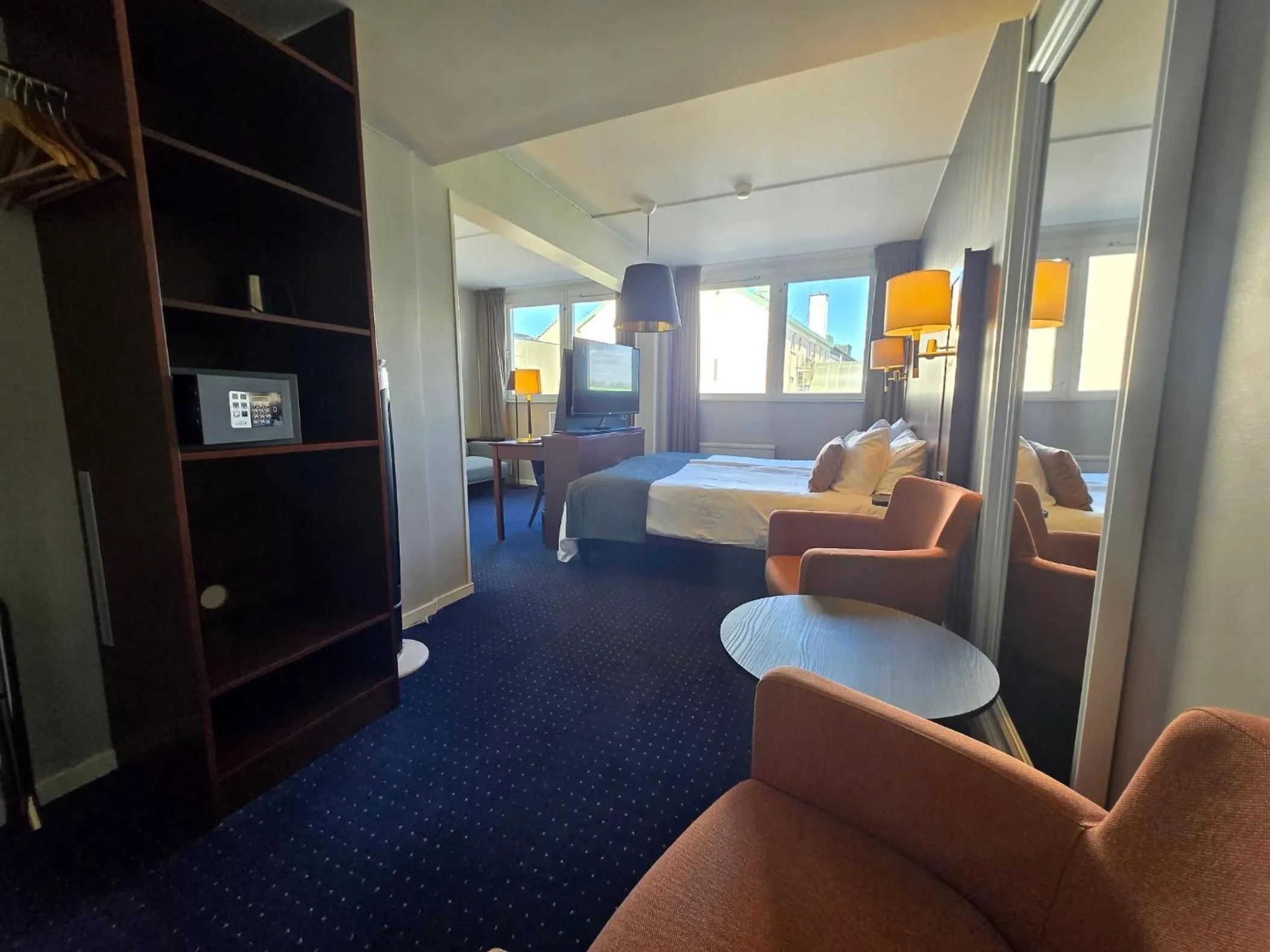 Bed in Vänerport Stadshotell i Mariestad