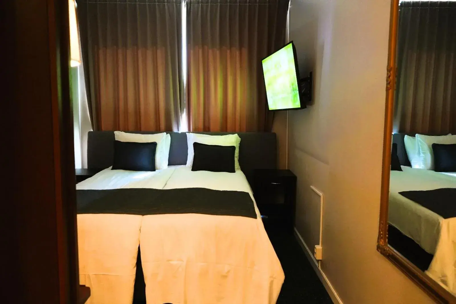 Standard Double Room in Vänerport Stadshotell i Mariestad Standard Double Room in Vänerport Stadshotell i Mariestad